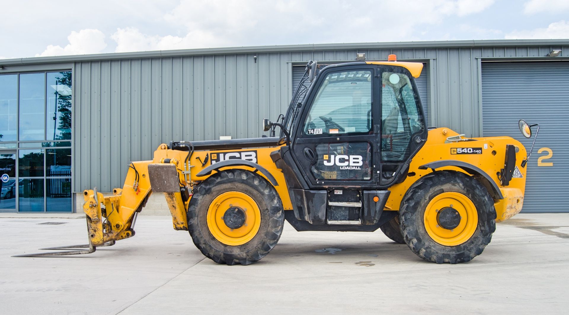 JCB 540-140 Hi-Viz 14 metre telescopic handler Year: 2018 S/N: 2573224 Recorded Hours: 6016 Recently - Image 8 of 23