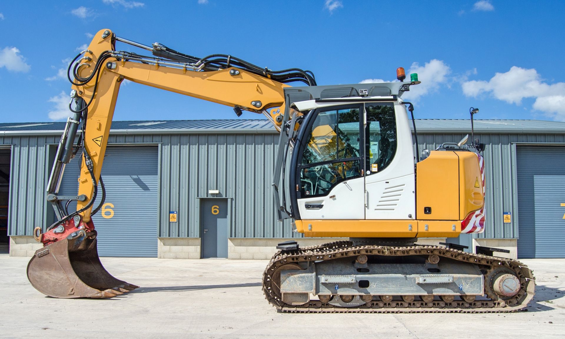 Liebherr 914 Compact 16 tonne steel tracked excavator Year: 2019 S/N: 494331 Recorded Hours: 1188 - Image 8 of 36