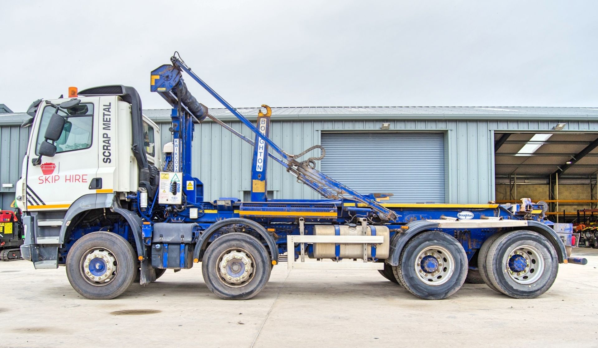 DAF CF 410 FAD 32 tonne 4x8 hook loader skip lorry Registration Number: EU15 TMY Date of - Image 7 of 25