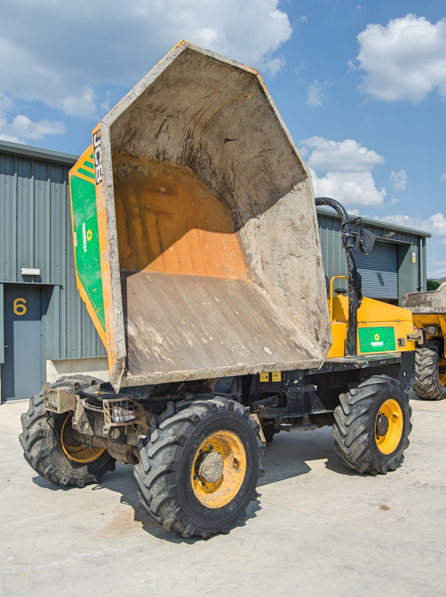 JCB 6TST 6 tonne swivel skip dumper Year: 2015 S/N: EFFRL7564 Recorded Hours: 2448 c/w V5 A667093 - Image 9 of 23