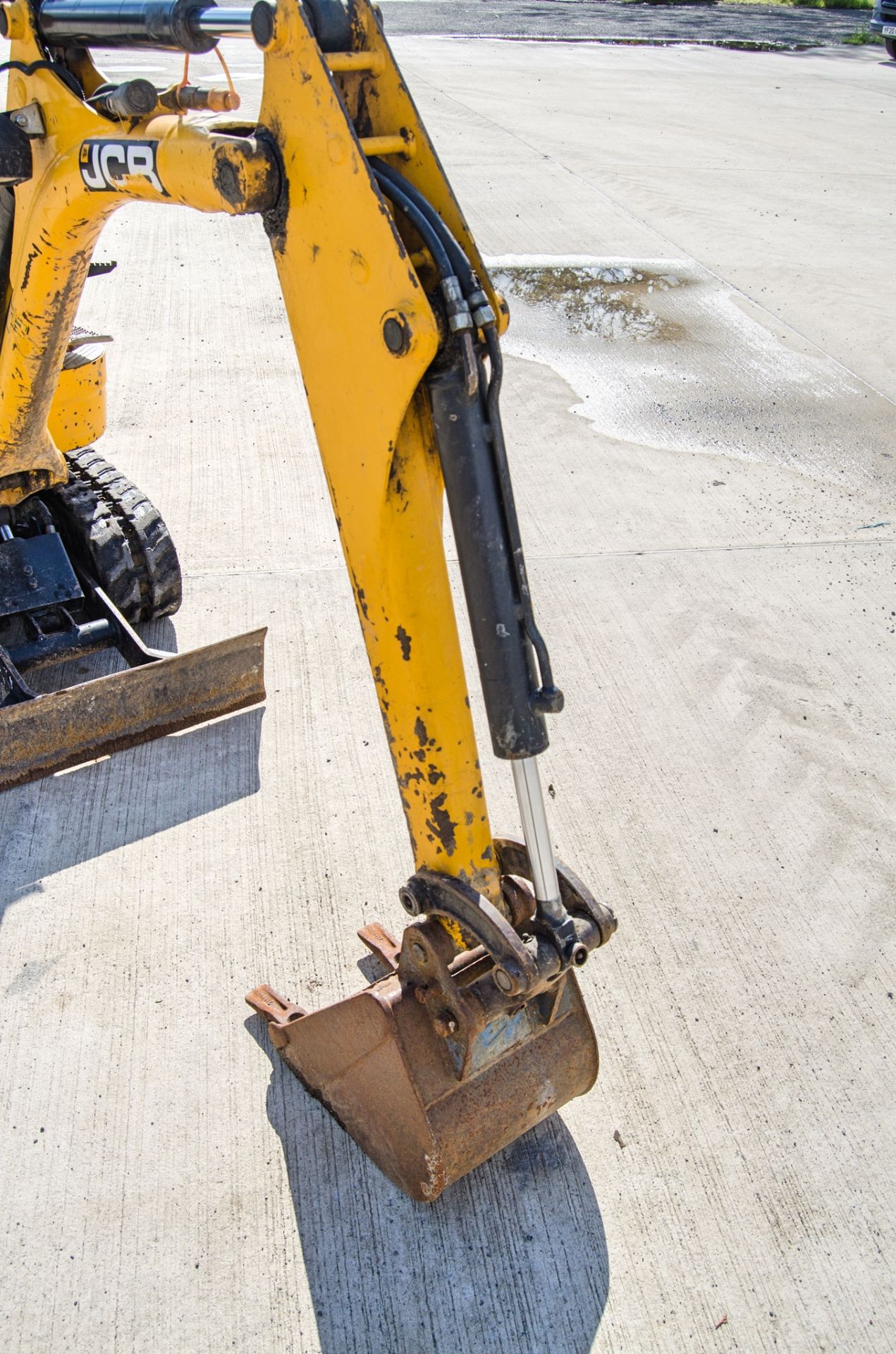 JCB 8008 CTS 0.8 tonne rubber tracked micro excavator Year: 2015 S/N: 2410891 Recorded Hours: 1421 - Image 16 of 27