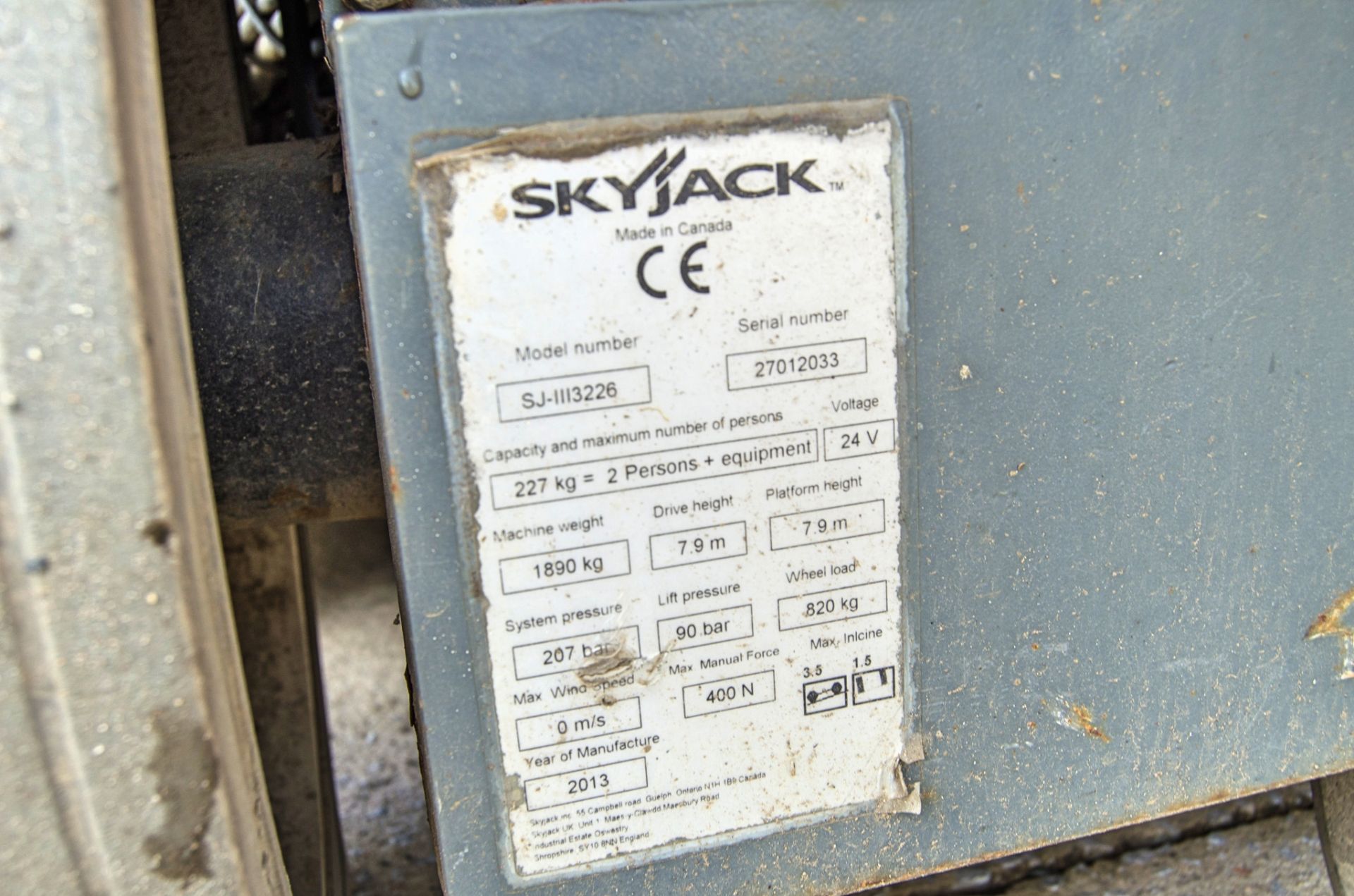 Skyjack SJIII 3226 battery electric scissor lift access platform Year: 2013 S/N: 27012033 S8261 - Image 9 of 10