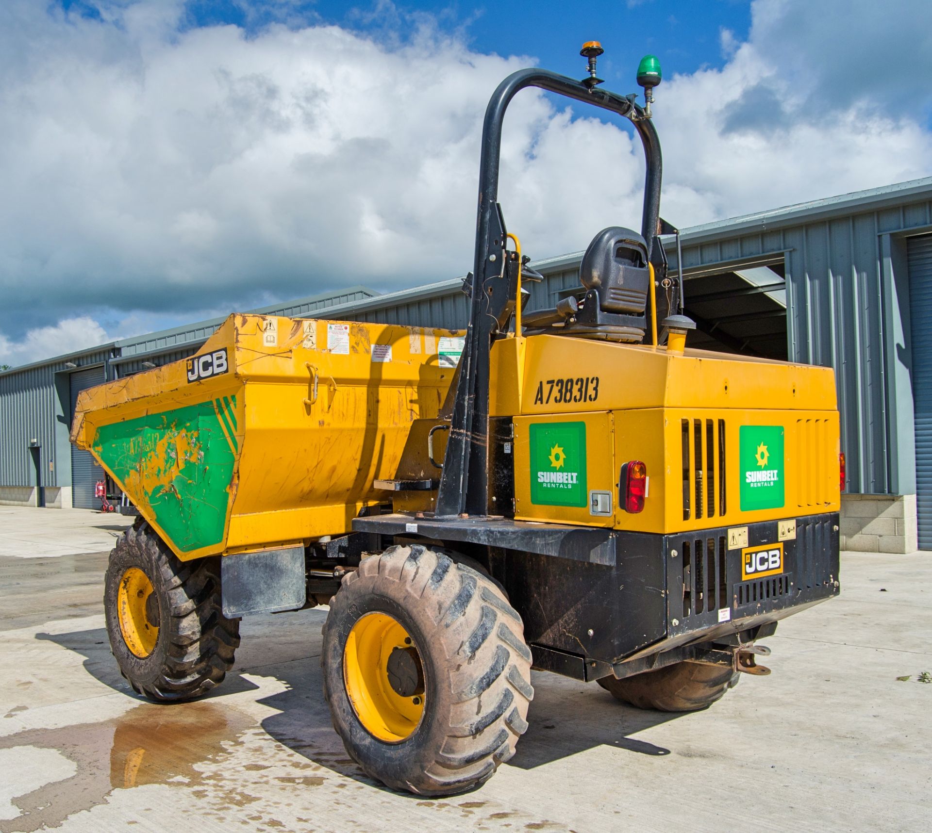 JCB 9 tonne straight skip dumper Year: 2016 S/N: EGGRM1012 Recorded Hours: 2208 A738313 - Image 4 of 22