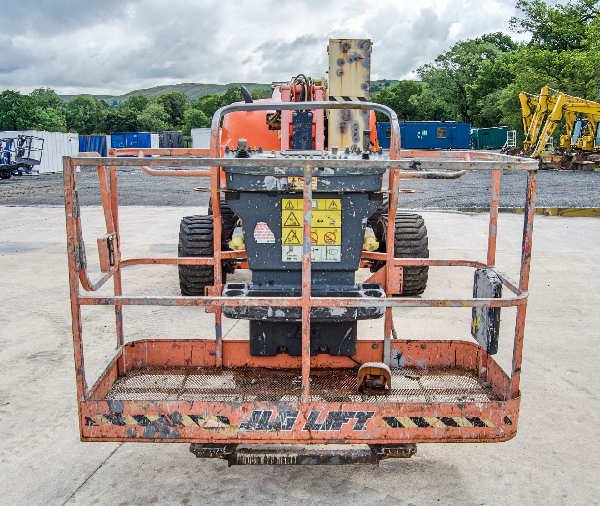 JLG 450AJ Series II diesel driven 4WD articulated boom lift access platform Year: 2014 S/N: - Image 5 of 19