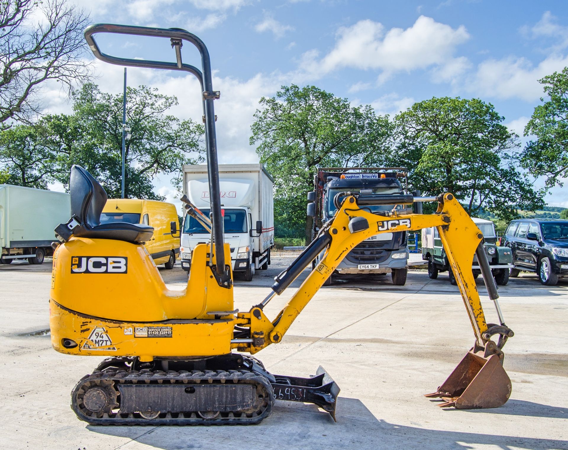 JCB 8008 CTS 0.8 tonne rubber tracked micro excavator Year: 2015 S/N: 2410891 Recorded Hours: 1421 - Image 7 of 27