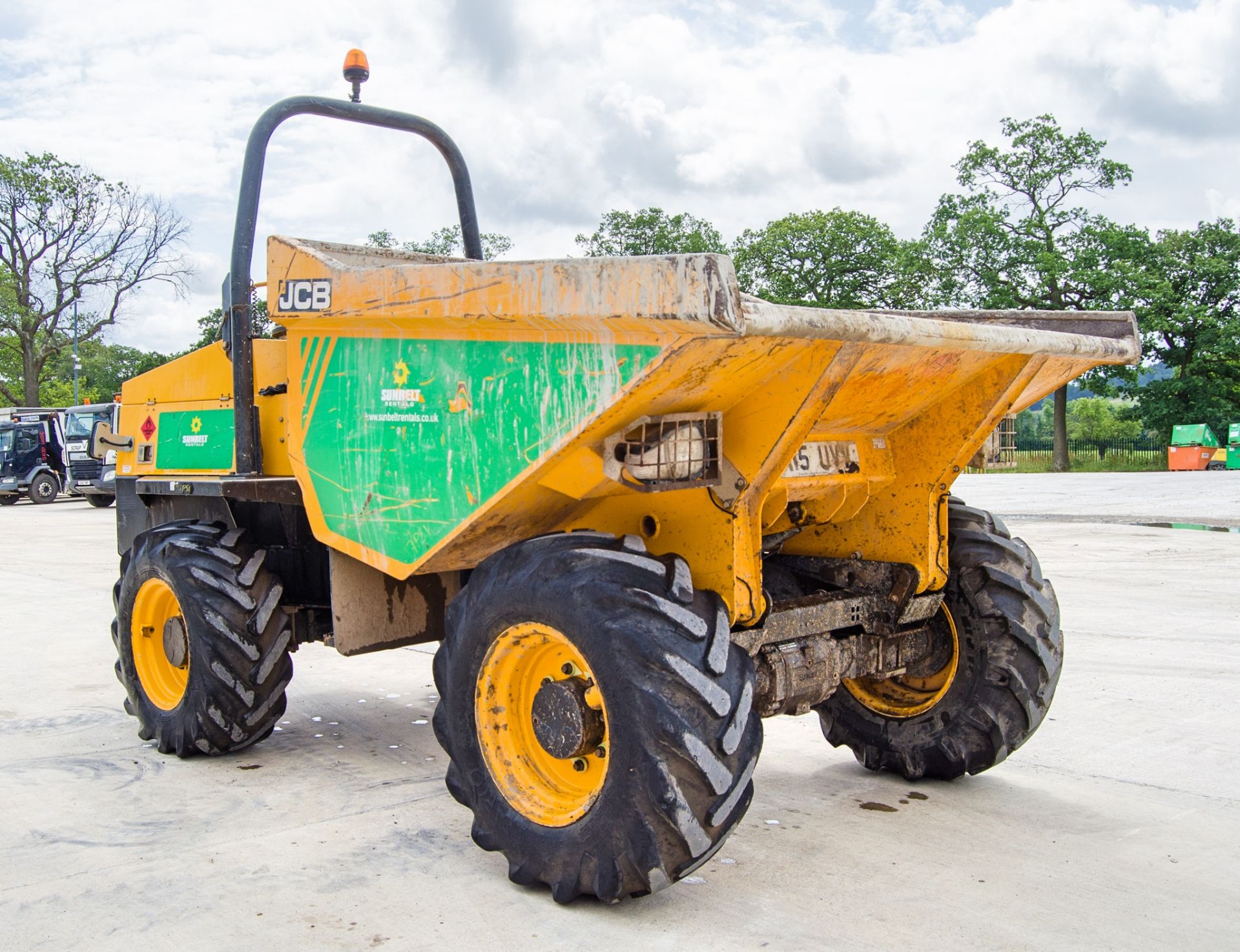 JCB 6TFT 6 tonne straight skip dumper Year: 2015 S/N: EFFRK6790 Recorded Hours: 1725 c/w V5 - Image 2 of 25