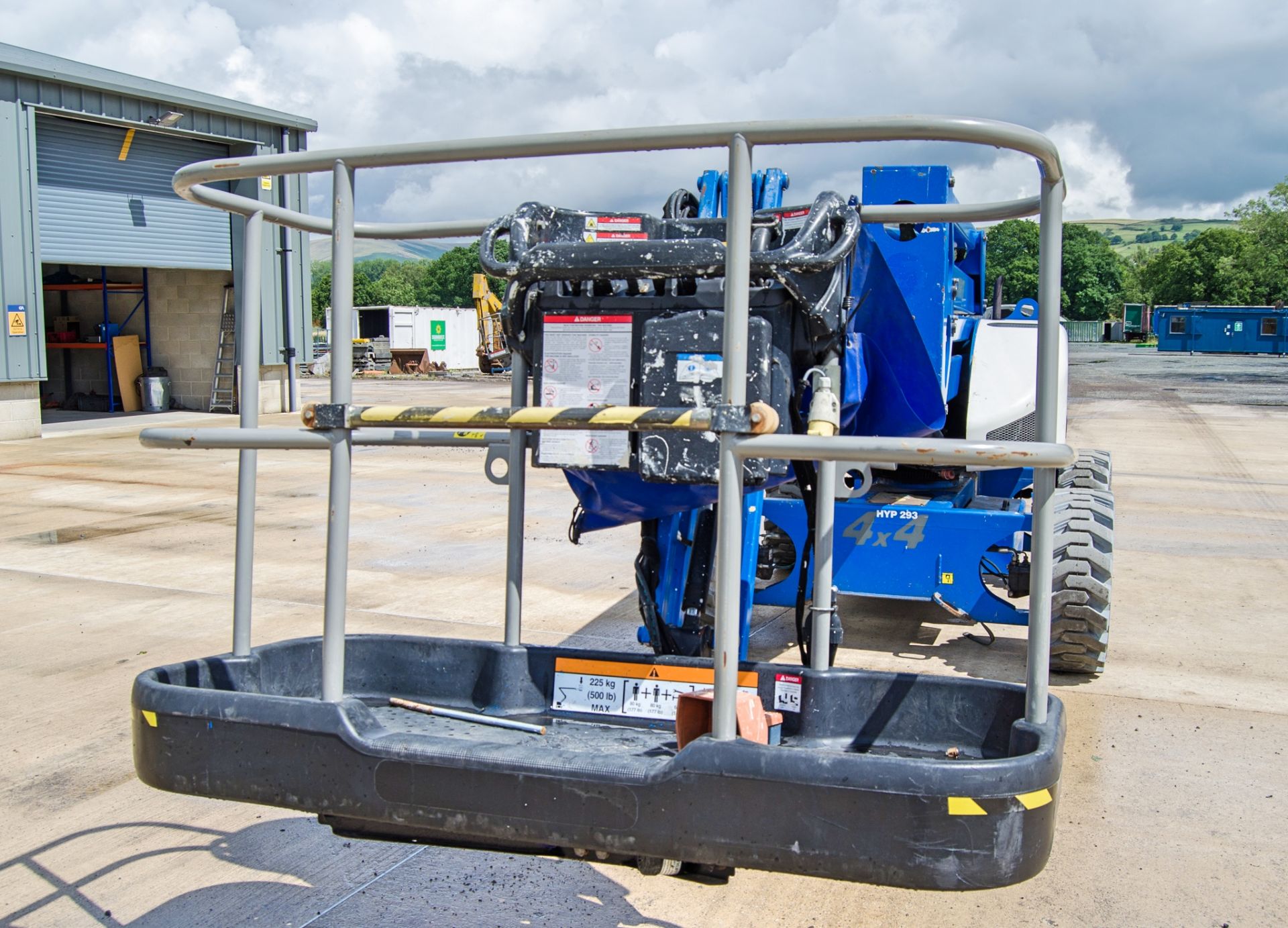 Nifty HR17 Hybrid battery electric/diesel 4WD articulated boom access platform Year: 2014 S/N: - Image 5 of 18