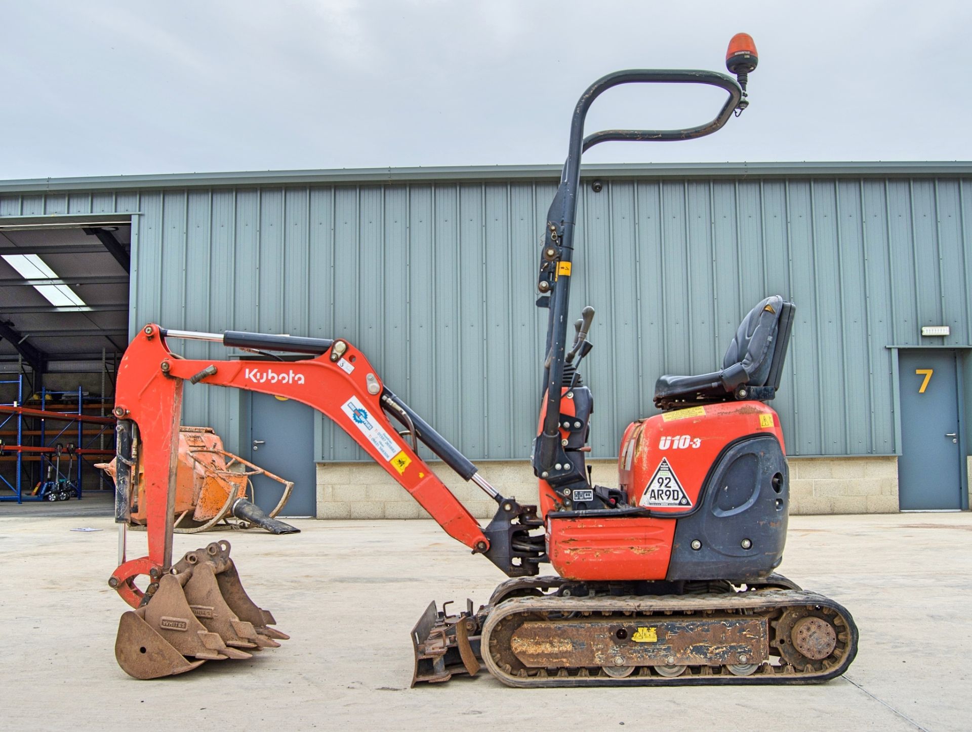 Kubota U10-3 1 tonne rubber tracked micro excavator Year: 2017 S/N: 28465 Recorded Hours: 989 blade, - Image 7 of 25