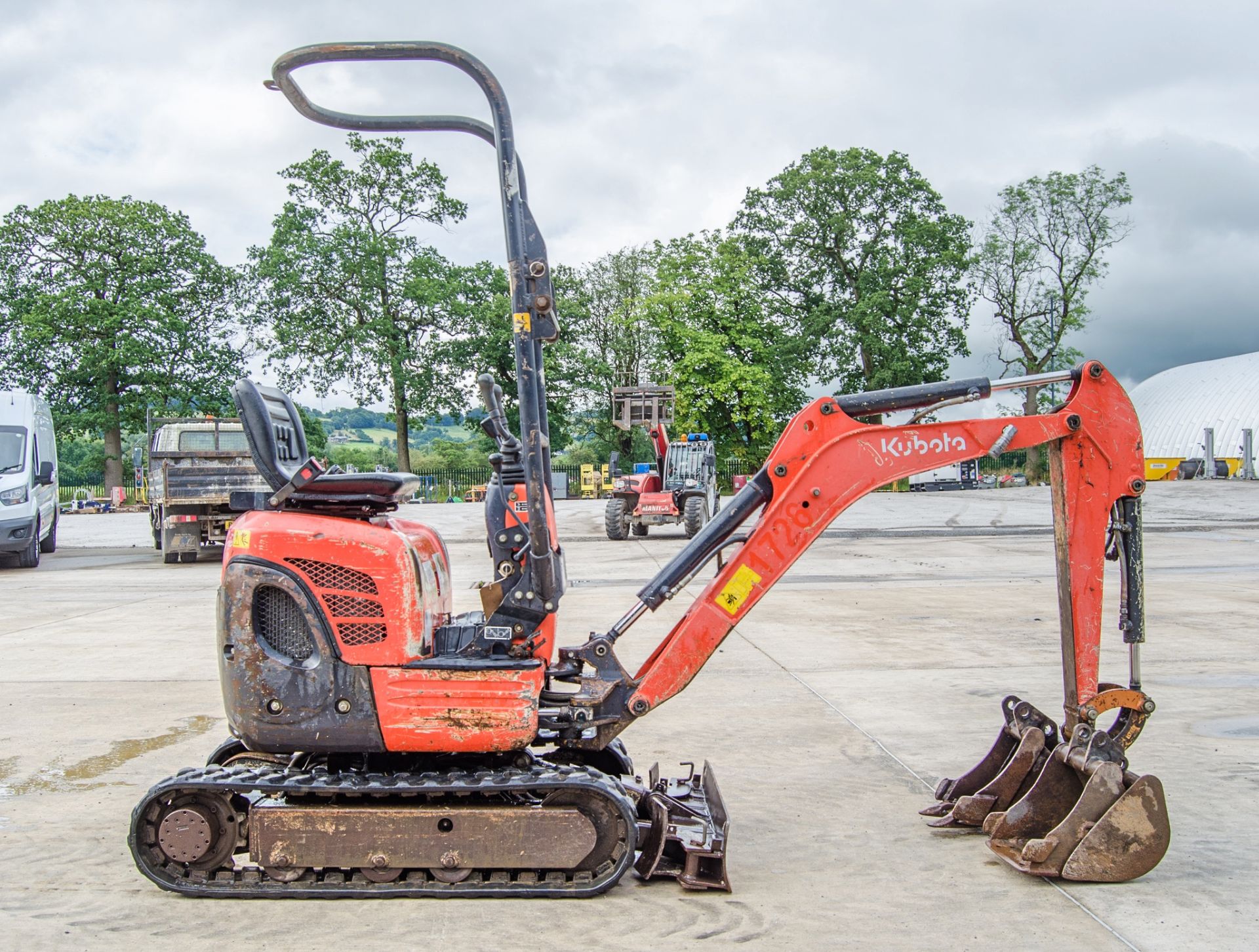 Kubota U10-3 1 tonne rubber tracked micro excavator Year: 2014 S/N: 23167 Recorded Hours: 3410 - Image 8 of 26