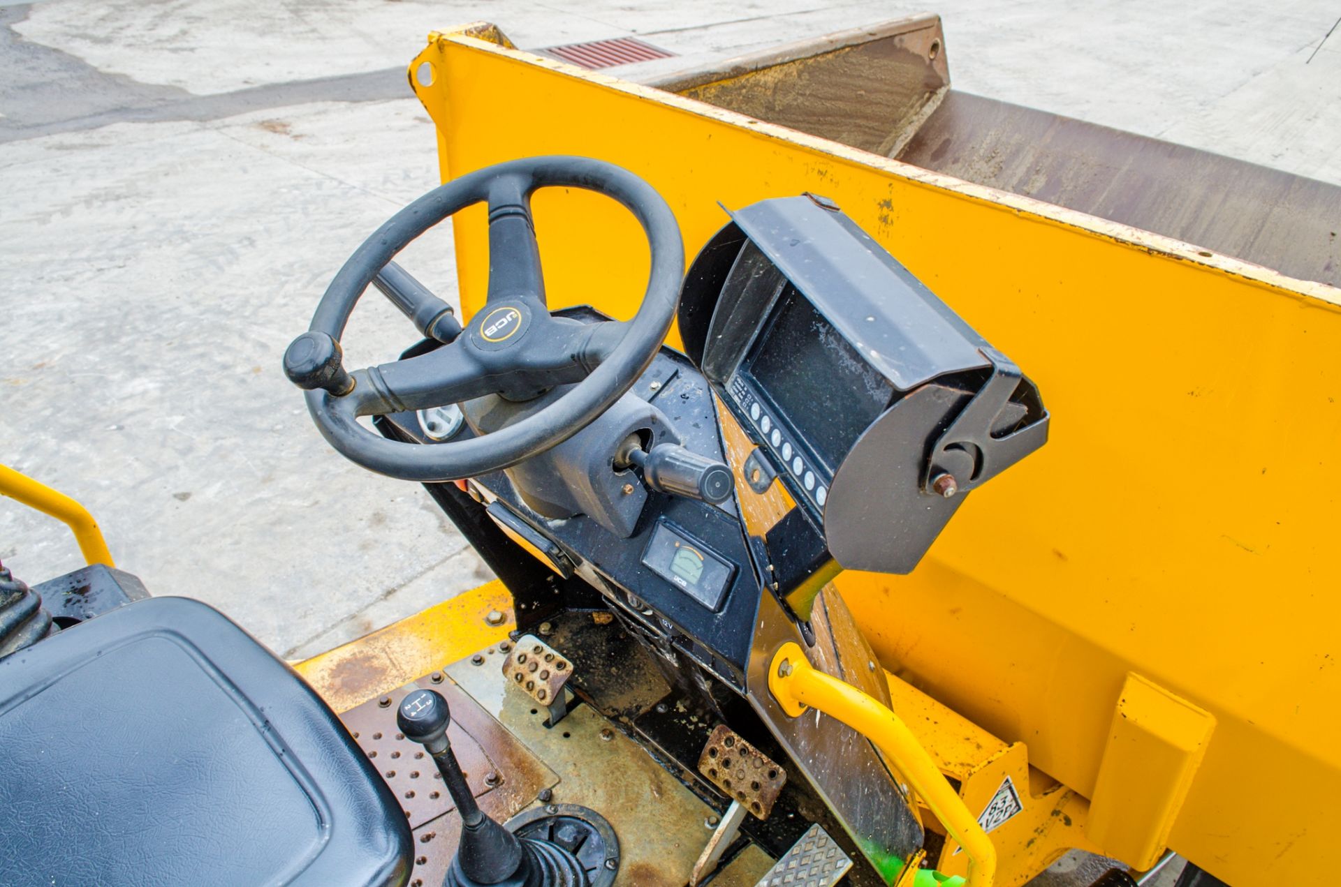 JCB 9FT 9 tonne straight skip dumper  Year: 2018 S/N: 2780155 Recorded Hours: 2269 c/w camera system - Image 21 of 24