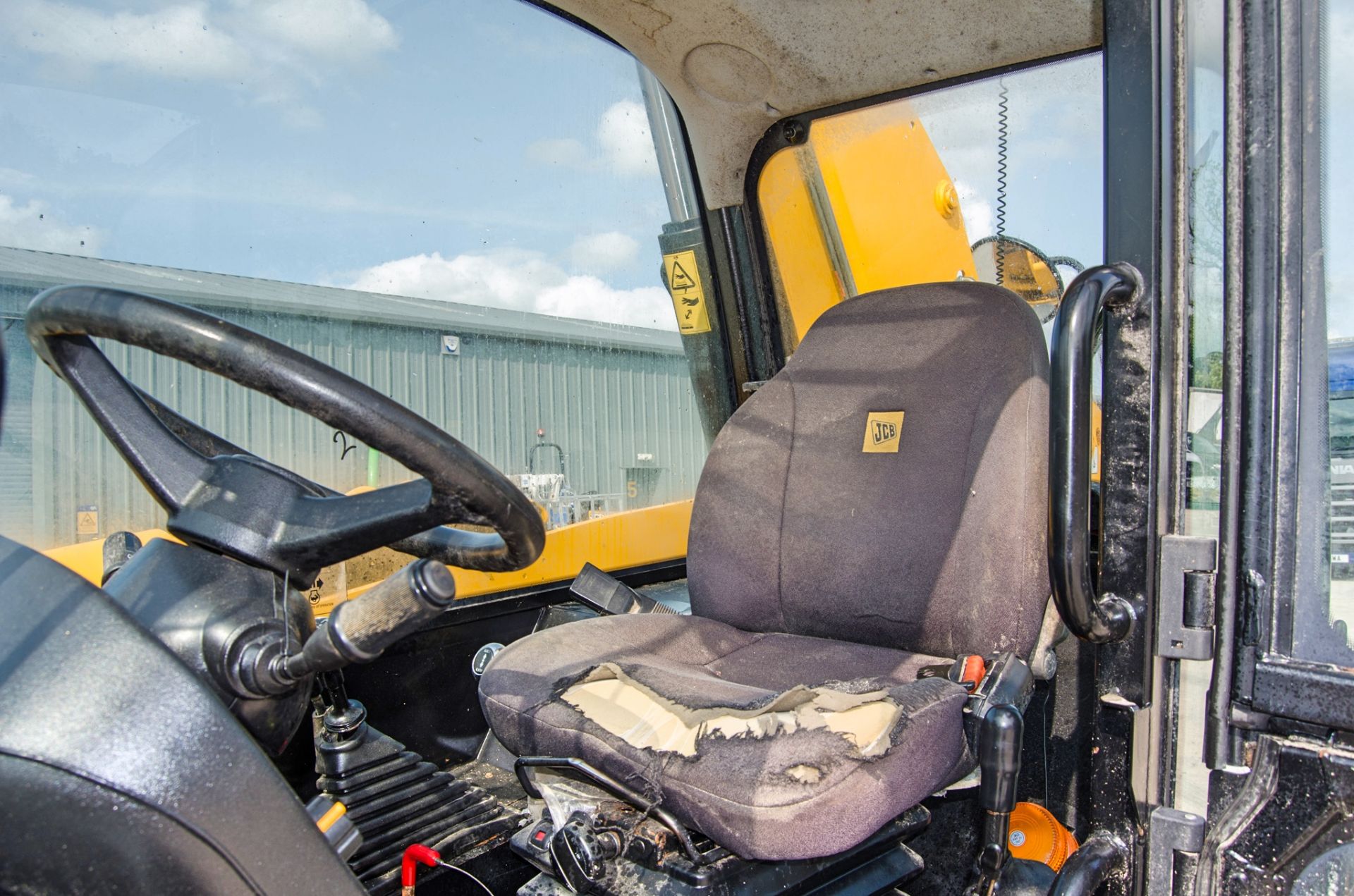 JCB 535-95 9.5 metre telescopic handler Year: 2016 S/N: 2461120 Recorded Hours: 4566 A727362 - Image 17 of 24