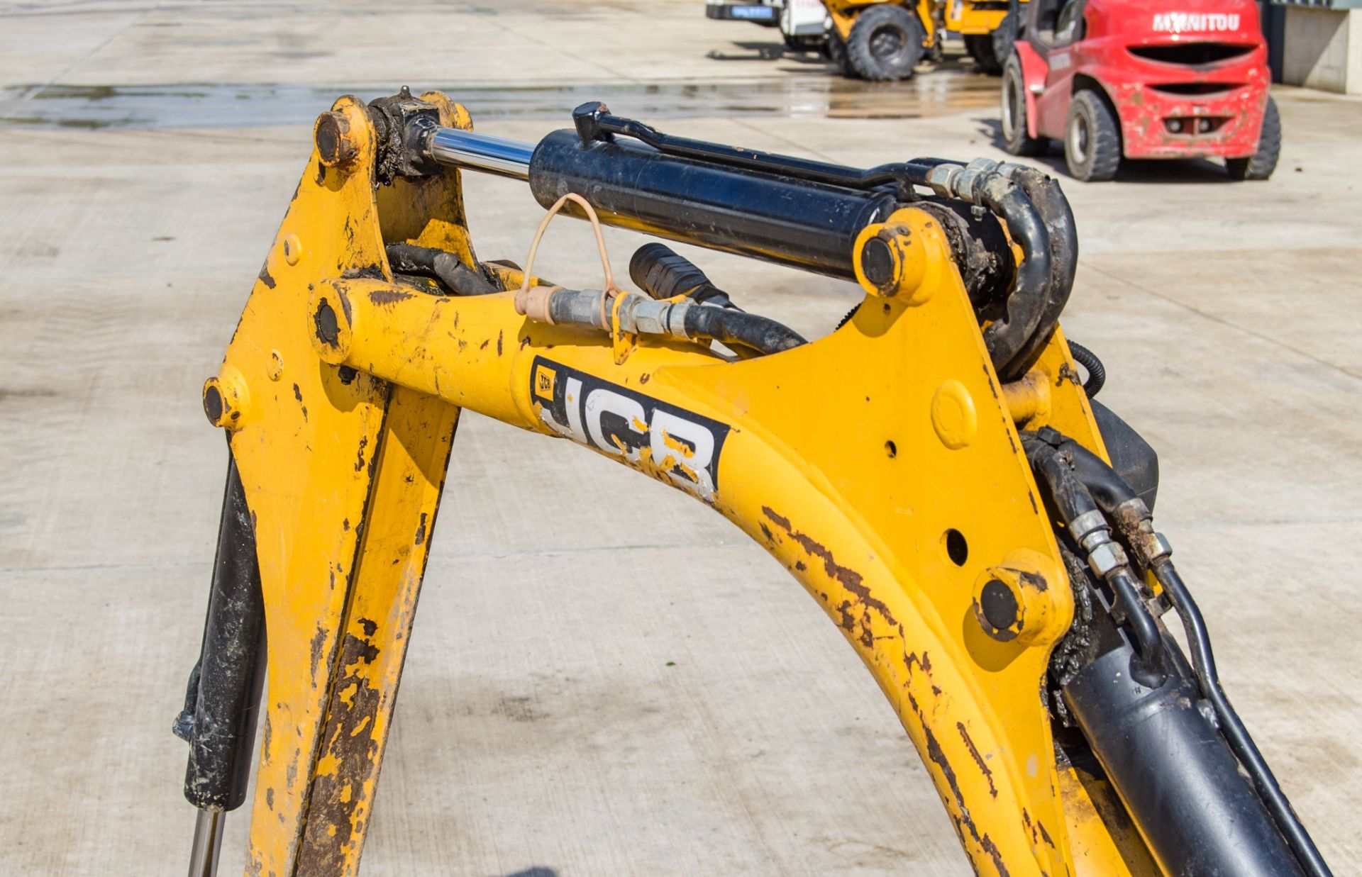 JCB 8008 CTS 0.8 tonne rubber tracked micro excavator Year: 2015 S/N: 2410891 Recorded Hours: 1421 - Image 14 of 27