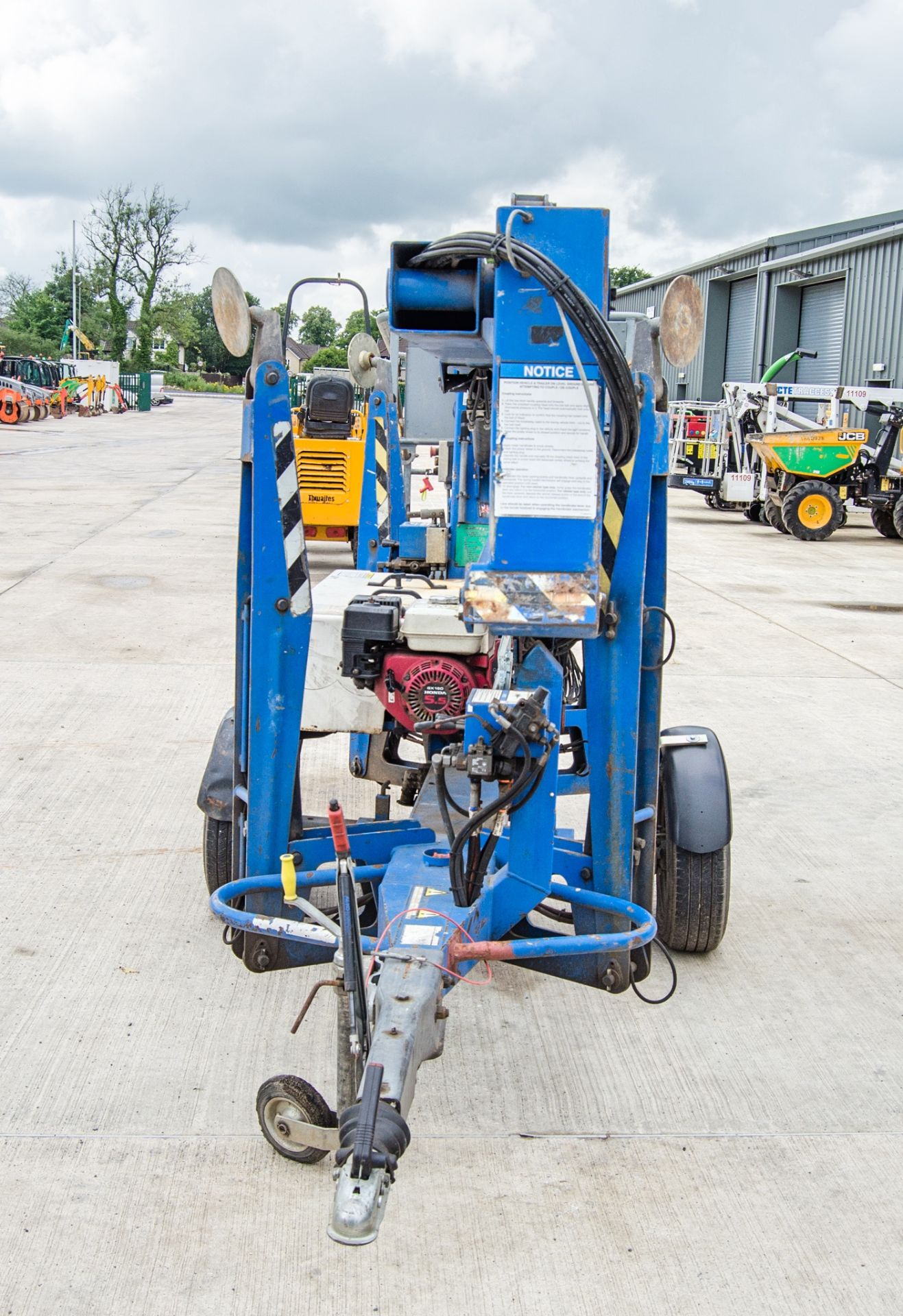 Nifty 120T battery electric/petrol fast tow articulated boom lift access platform Year: 2006 S/N: - Image 8 of 13