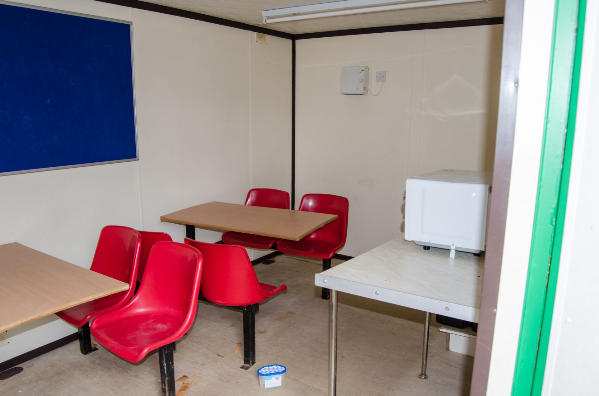 21ft x 9 ft steel anti-vandal welfare site unit Comprising of: canteen area, toilet & generator room - Image 5 of 9