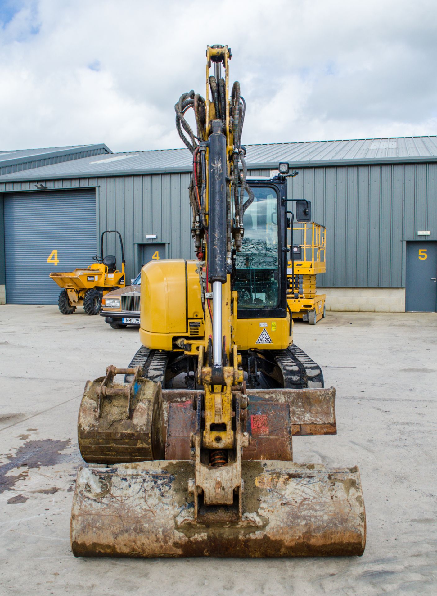 Caterpillar 305E2 5 tonne rubber tracked midi excavator Year: 2018 S/N: 5M08181 Recorded Hours: 2628 - Image 5 of 23