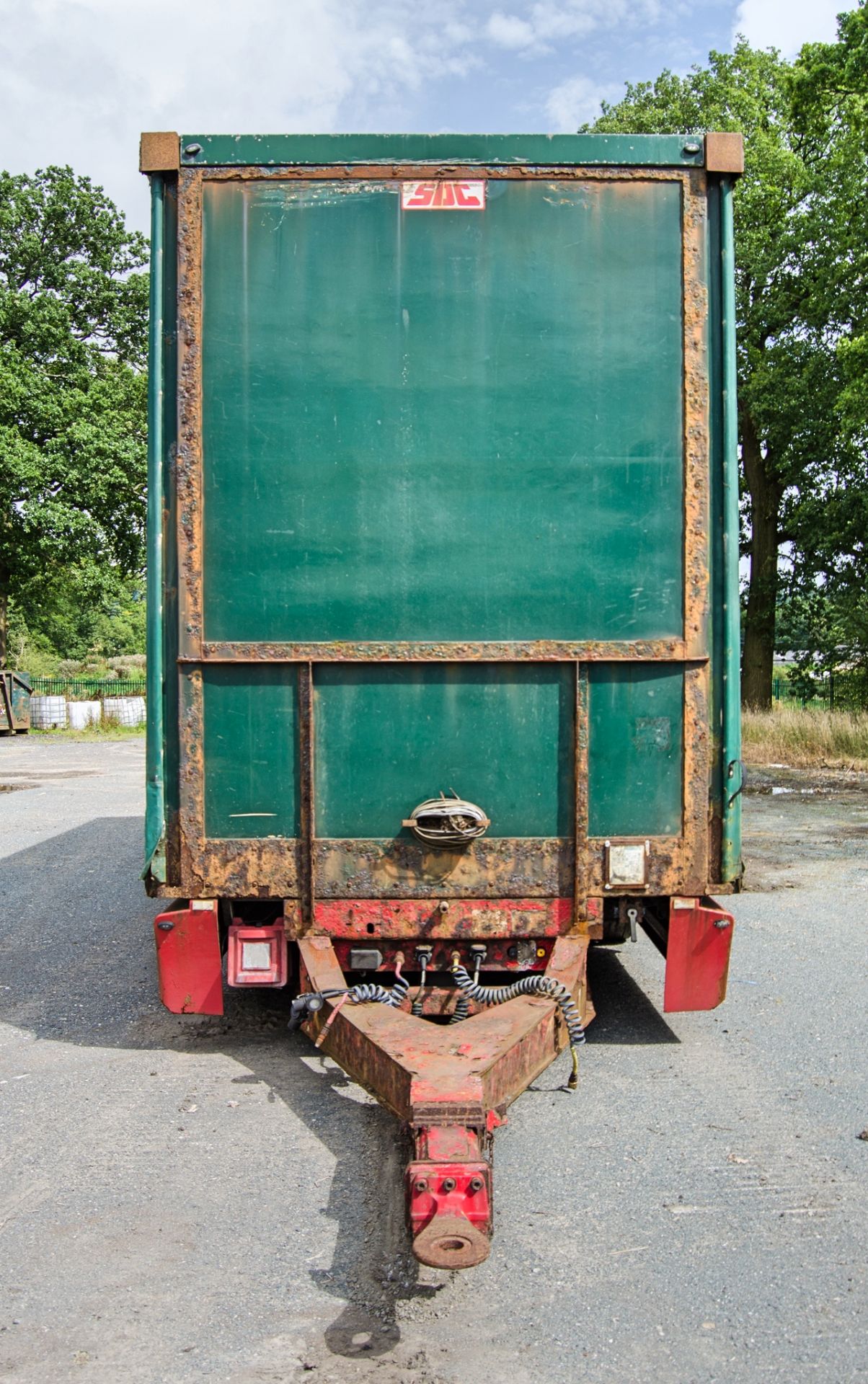 SDC Trailers 8 metre tri-axle curtain sided trailer Year: 2010 Ident: H05700011618 MOT: Expired - Image 5 of 13