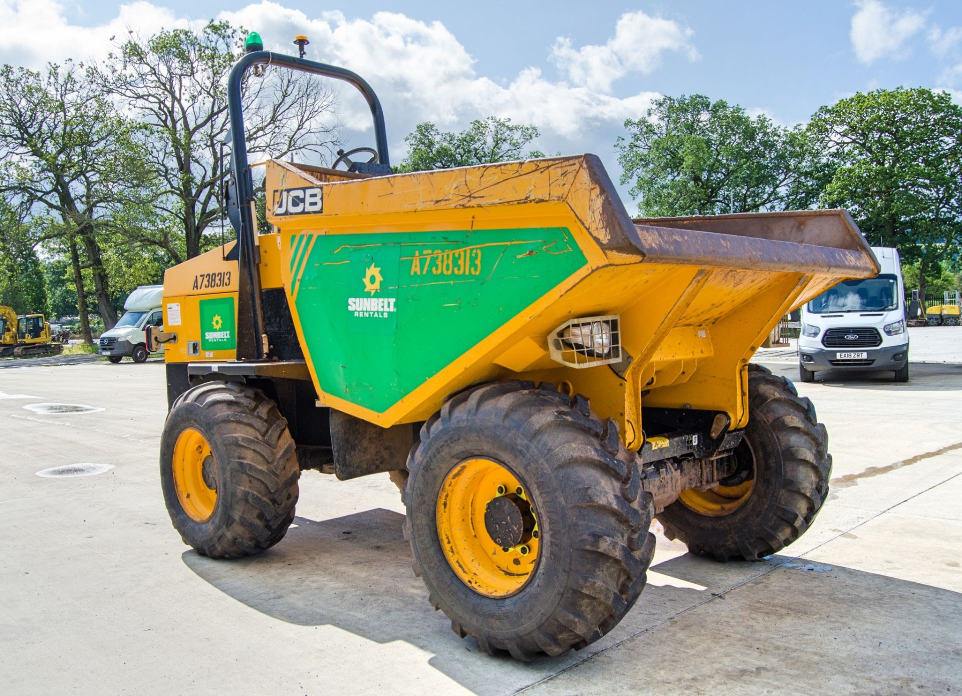 JCB 9 tonne straight skip dumper Year: 2016 S/N: EGGRM1012 Recorded Hours: 2208 A738313 - Image 2 of 22