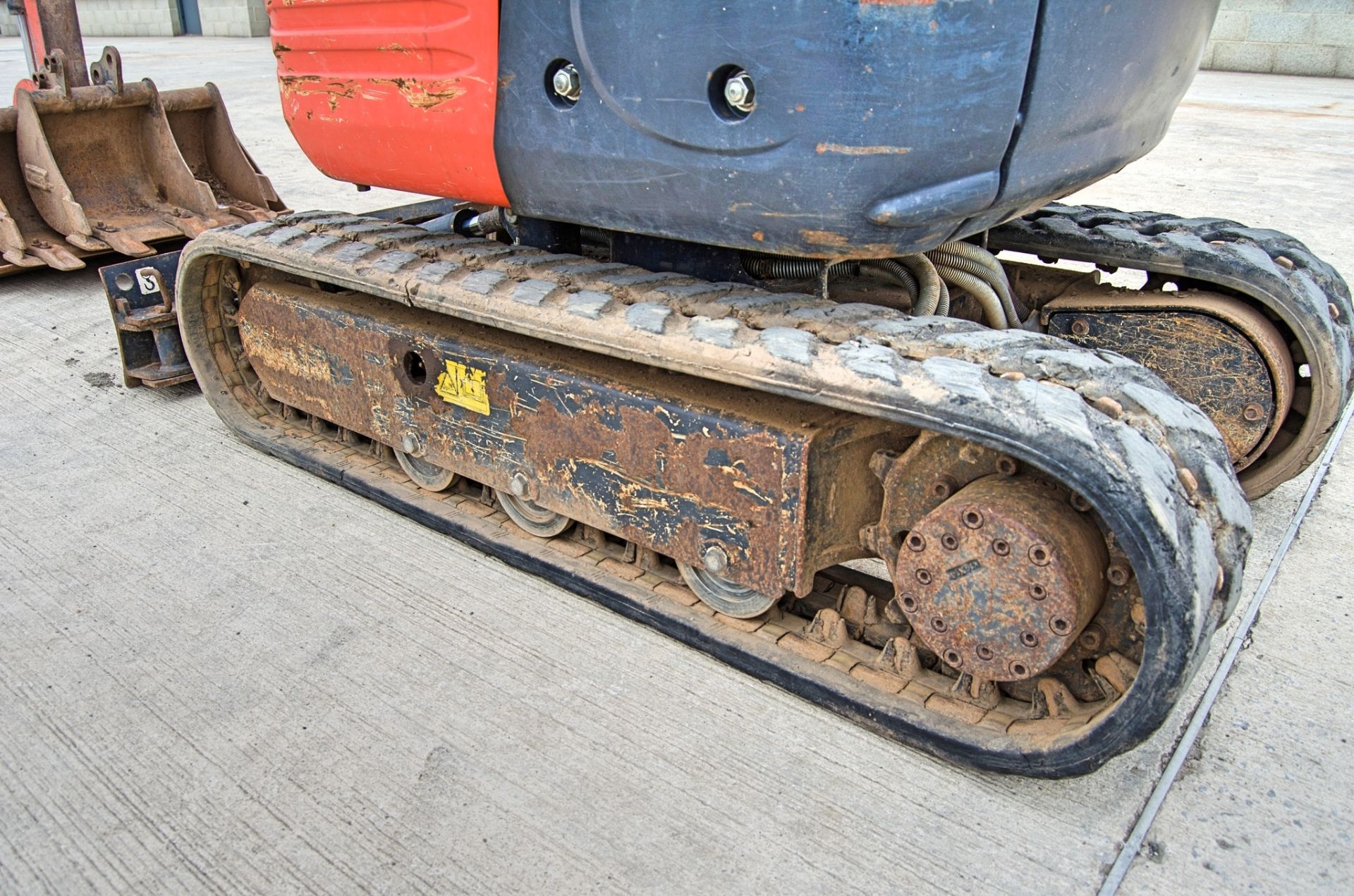 Kubota U10-3 1 tonne rubber tracked micro excavator Year: 2017 S/N: 28465 Recorded Hours: 989 blade, - Image 11 of 25