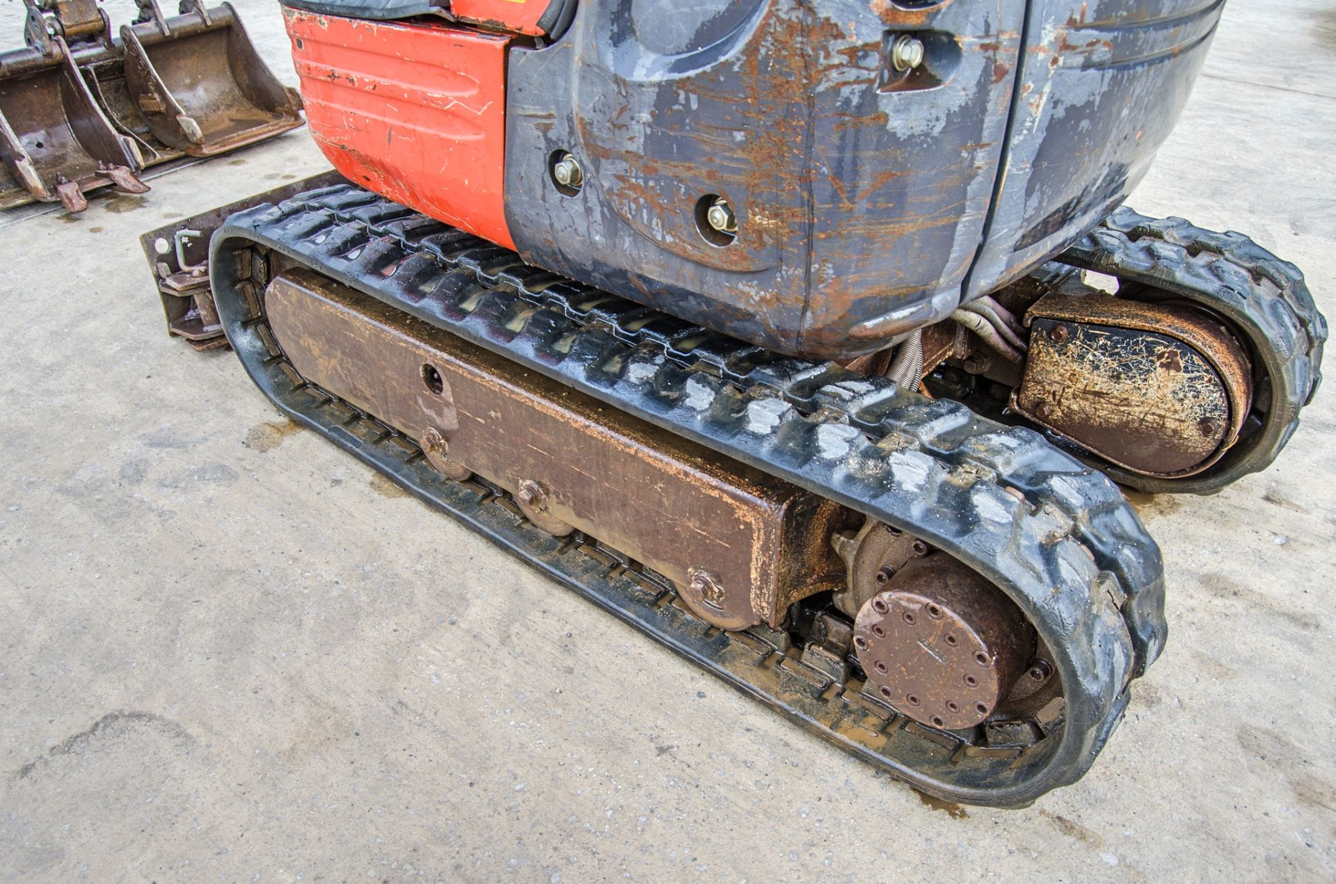 Kubota U10-3 1 tonne rubber tracked micro excavator Year: 2014 S/N: 23167 Recorded Hours: 3410 - Image 11 of 26