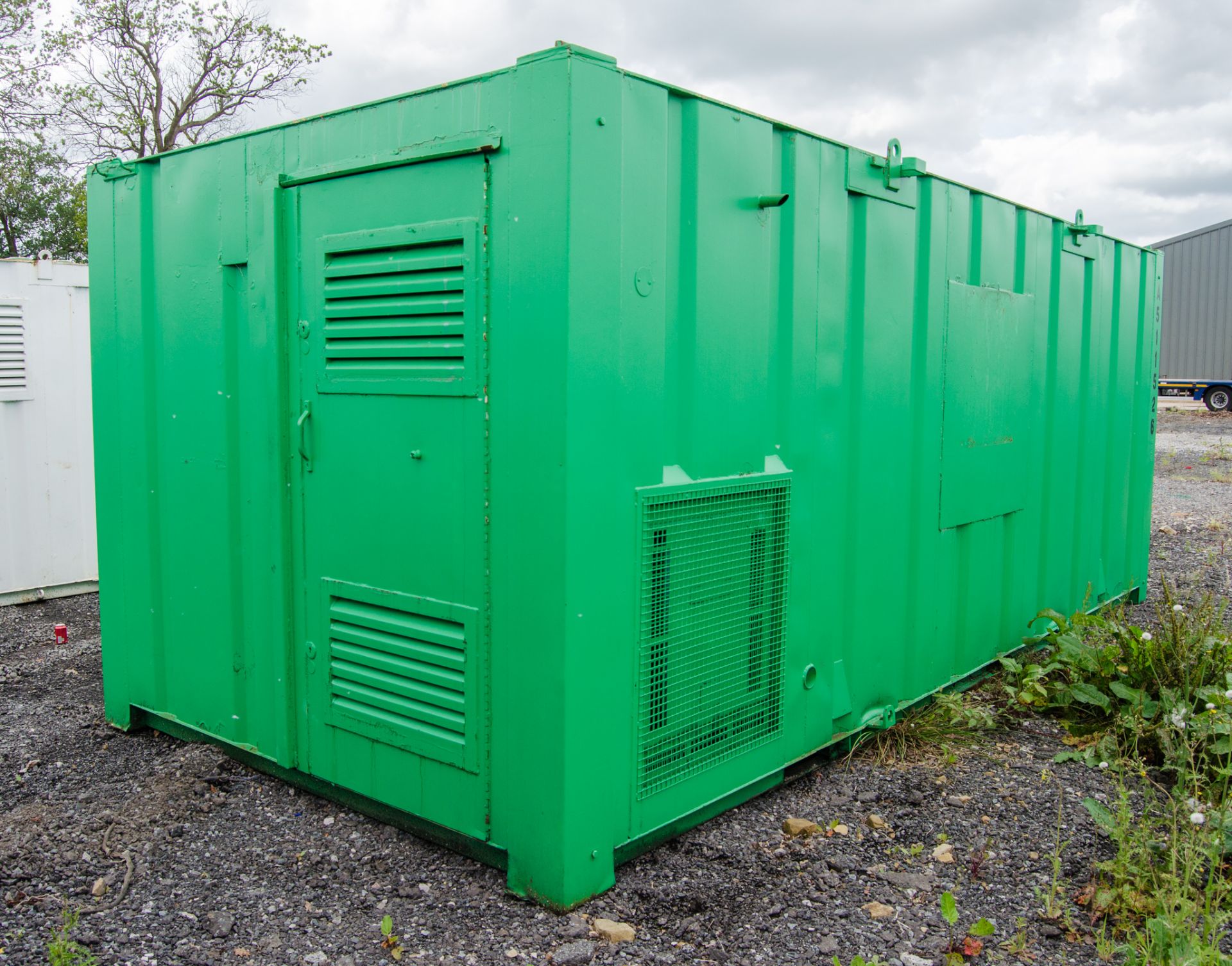 21ft x 9 ft steel anti-vandal welfare site unit Comprising of: canteen area, toilet & generator room - Image 4 of 9