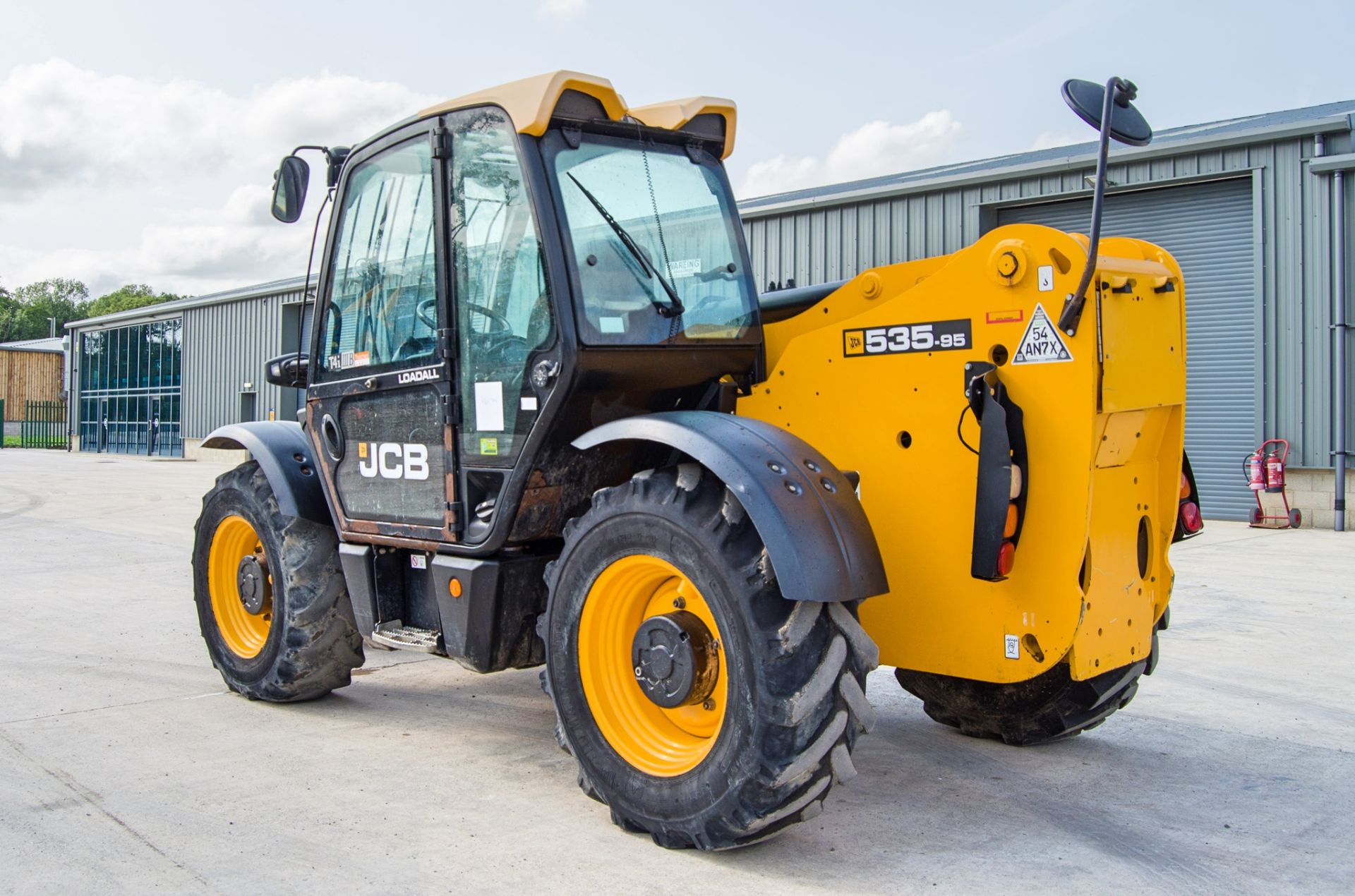 JCB 535-95 9.5 metre telescopic handler Year: 2016 S/N: 2461120 Recorded Hours: 4566 A727362 - Image 4 of 24