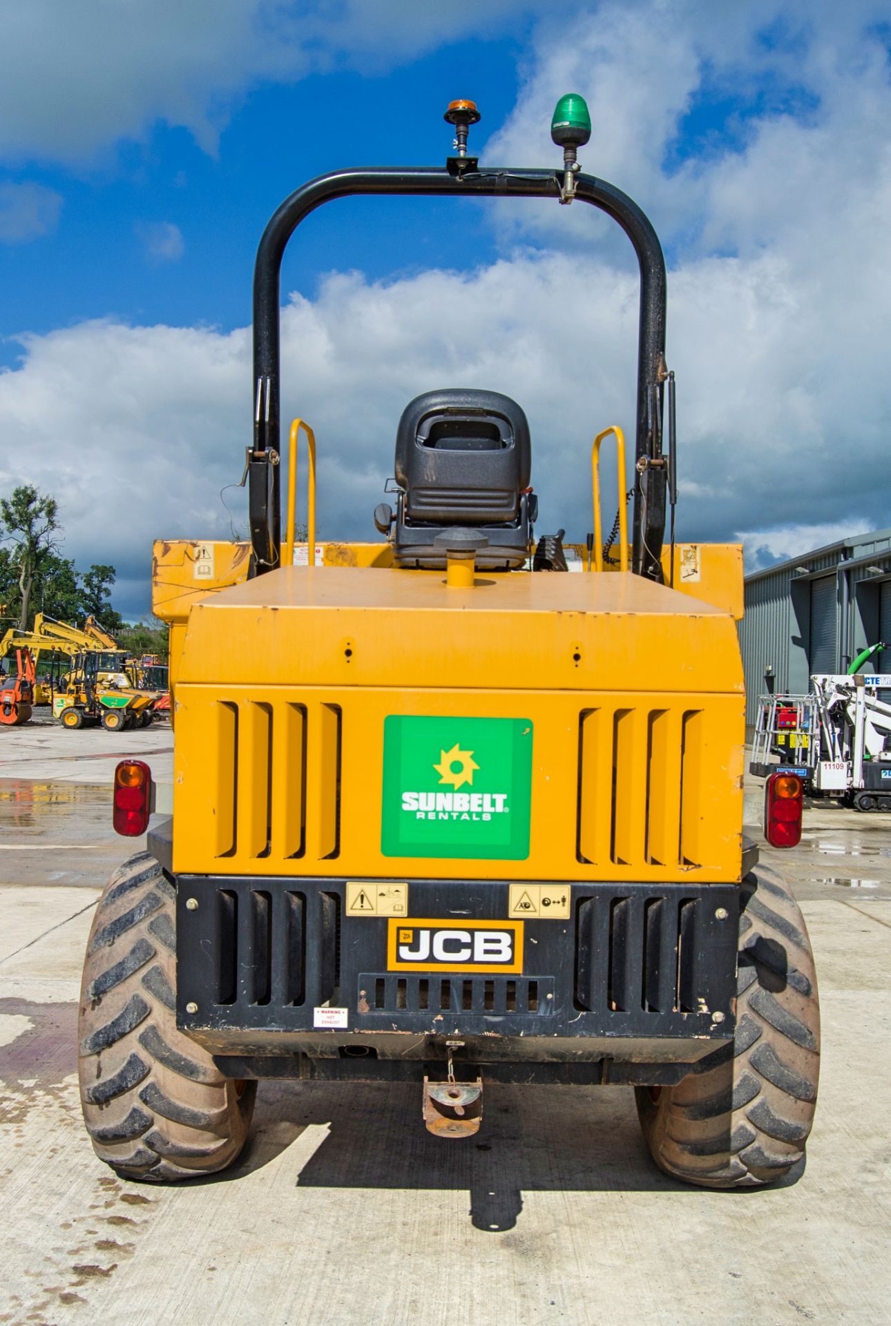 JCB 9 tonne straight skip dumper Year: 2016 S/N: EGGRM1012 Recorded Hours: 2208 A738313 - Image 6 of 22