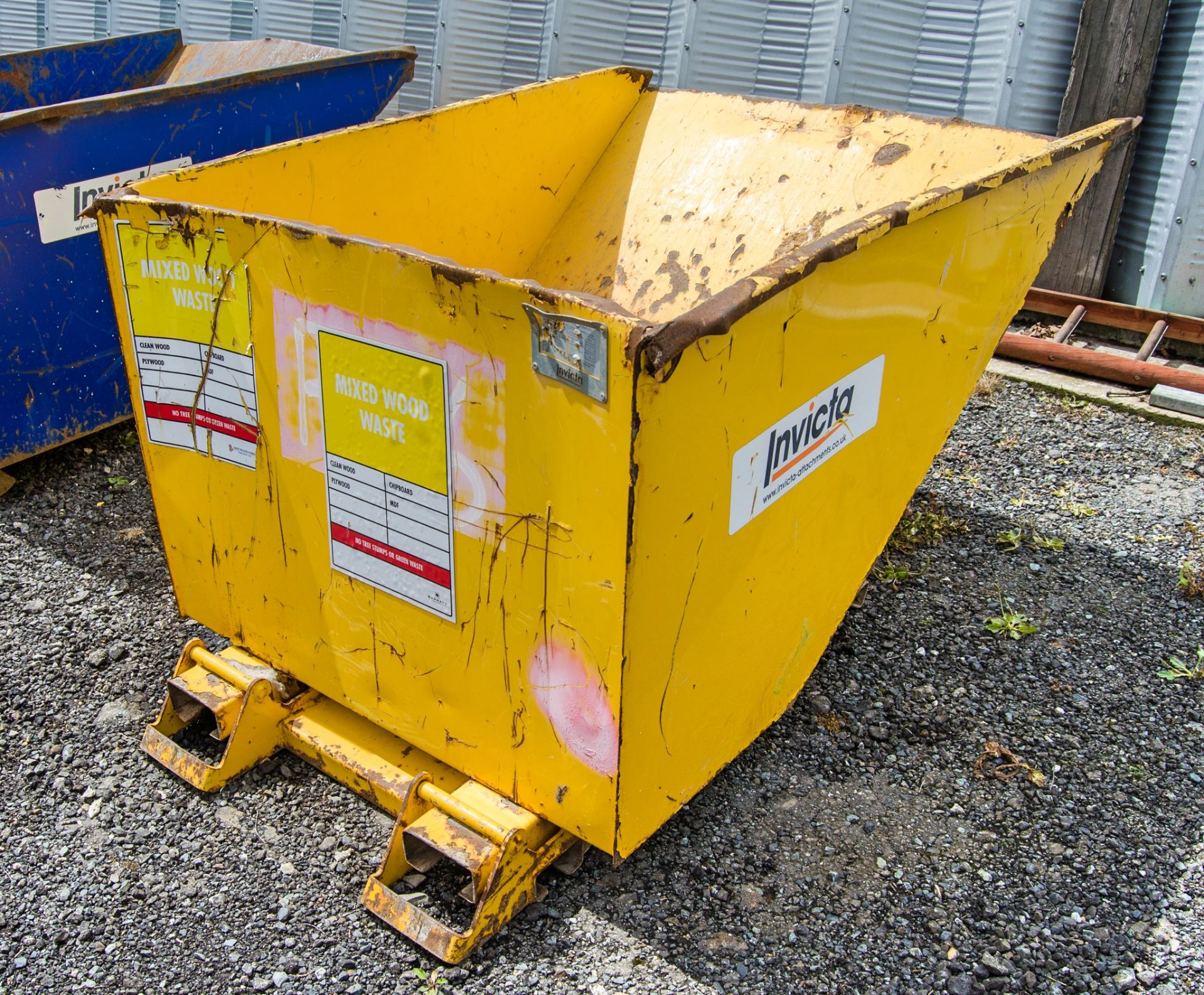 Invicta steel tipping skip - Image 2 of 2