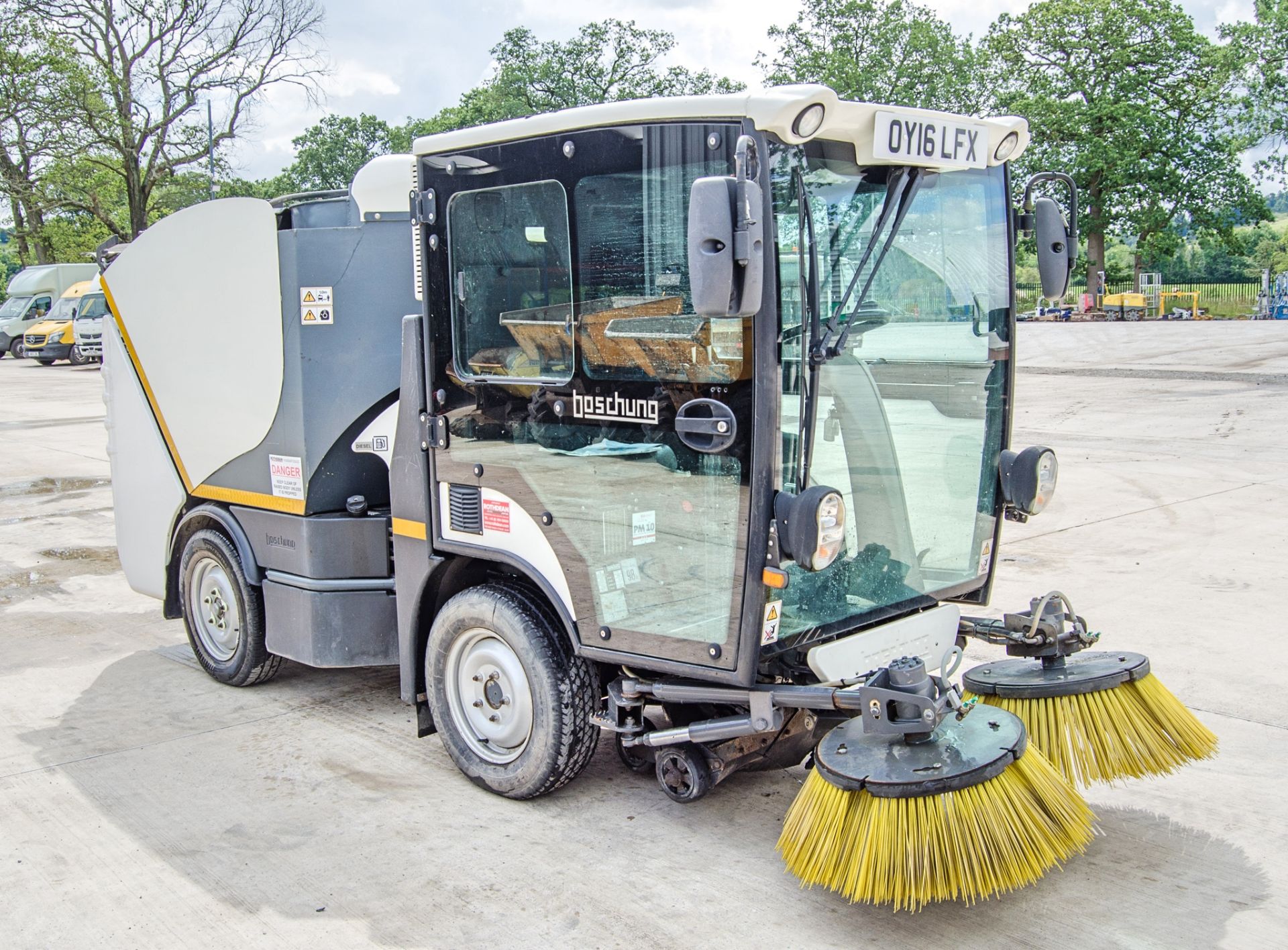 Boschung S2 diesel driven sweeper Year: 2016 S/N: 3152082 Recorded Hours: 3115 c/w air - Image 2 of 22