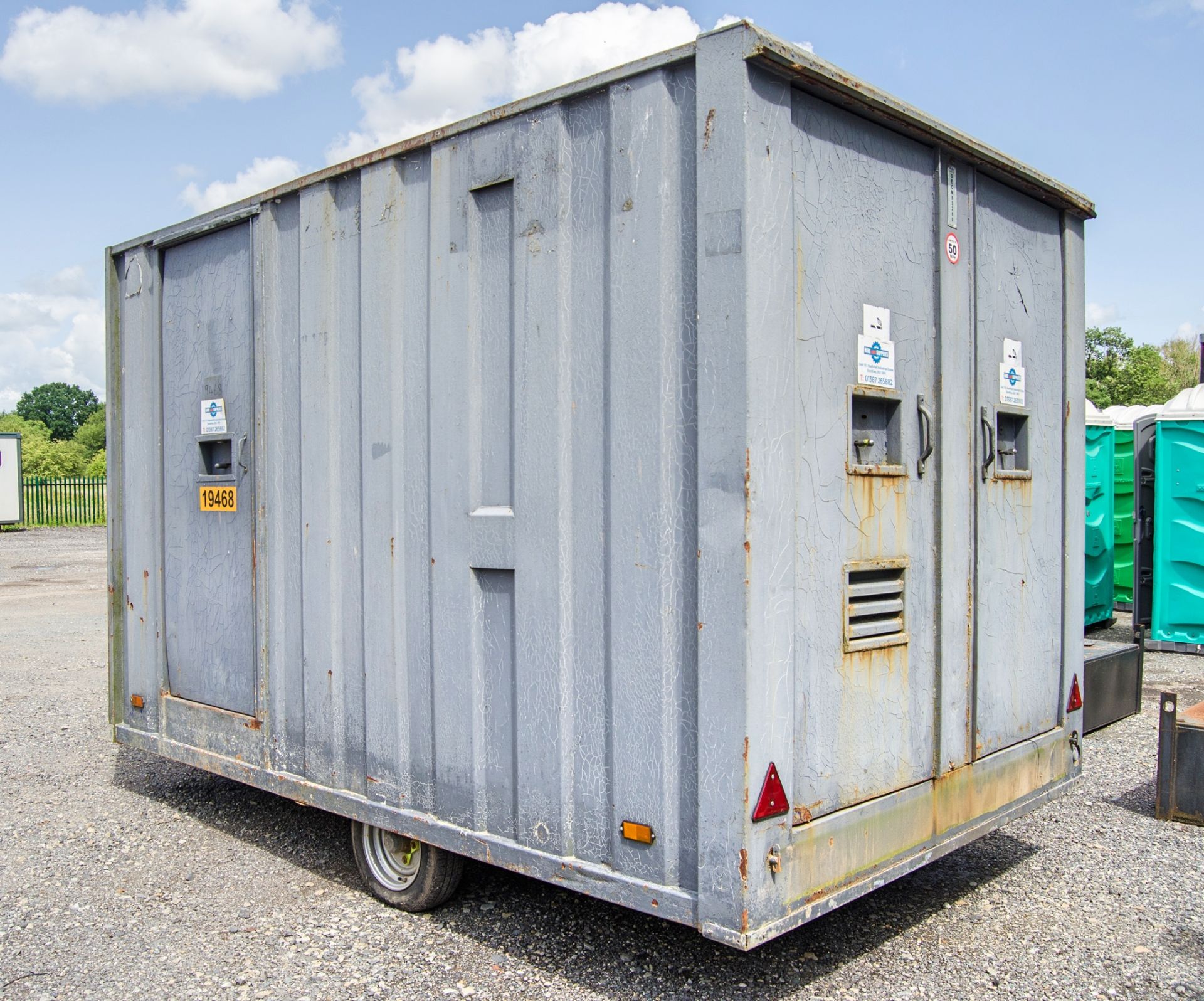 12ft x 8ft steel anti-vandal mobile welfare unit Comprising of: canteen area, toilet & generator - Image 3 of 11