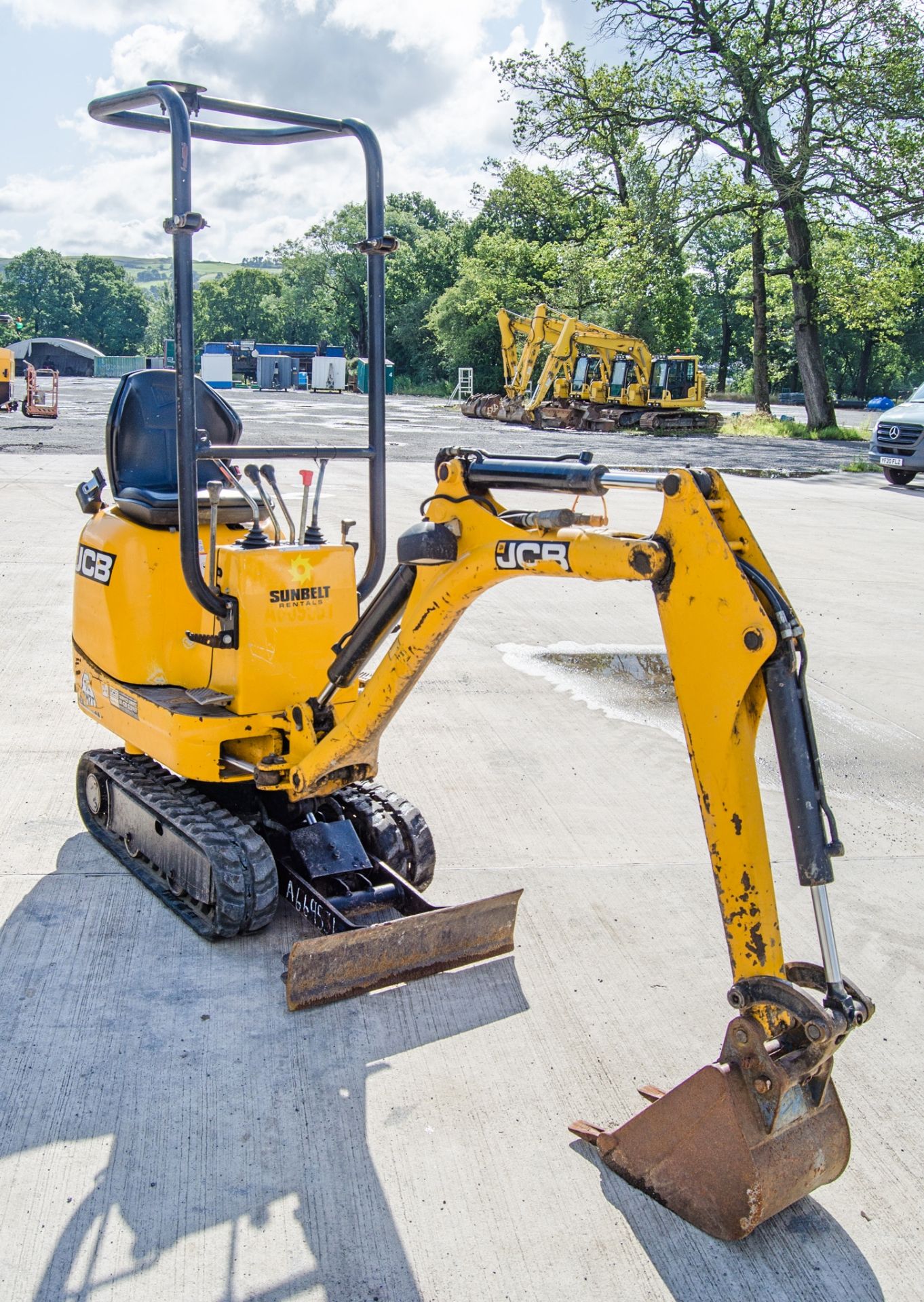 JCB 8008 CTS 0.8 tonne rubber tracked micro excavator Year: 2015 S/N: 2410891 Recorded Hours: 1421 - Image 2 of 27