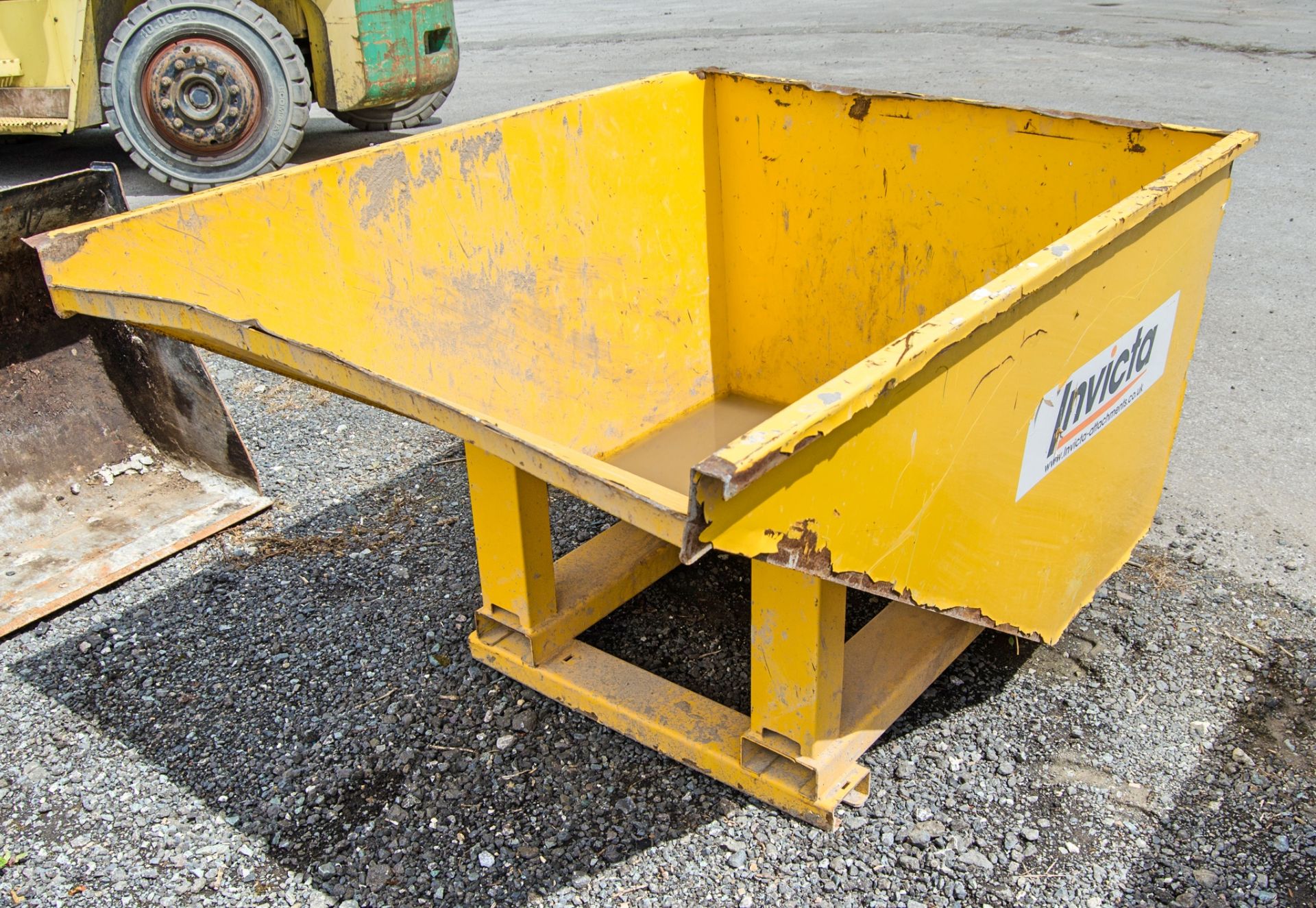 Invicta steel tipping skip