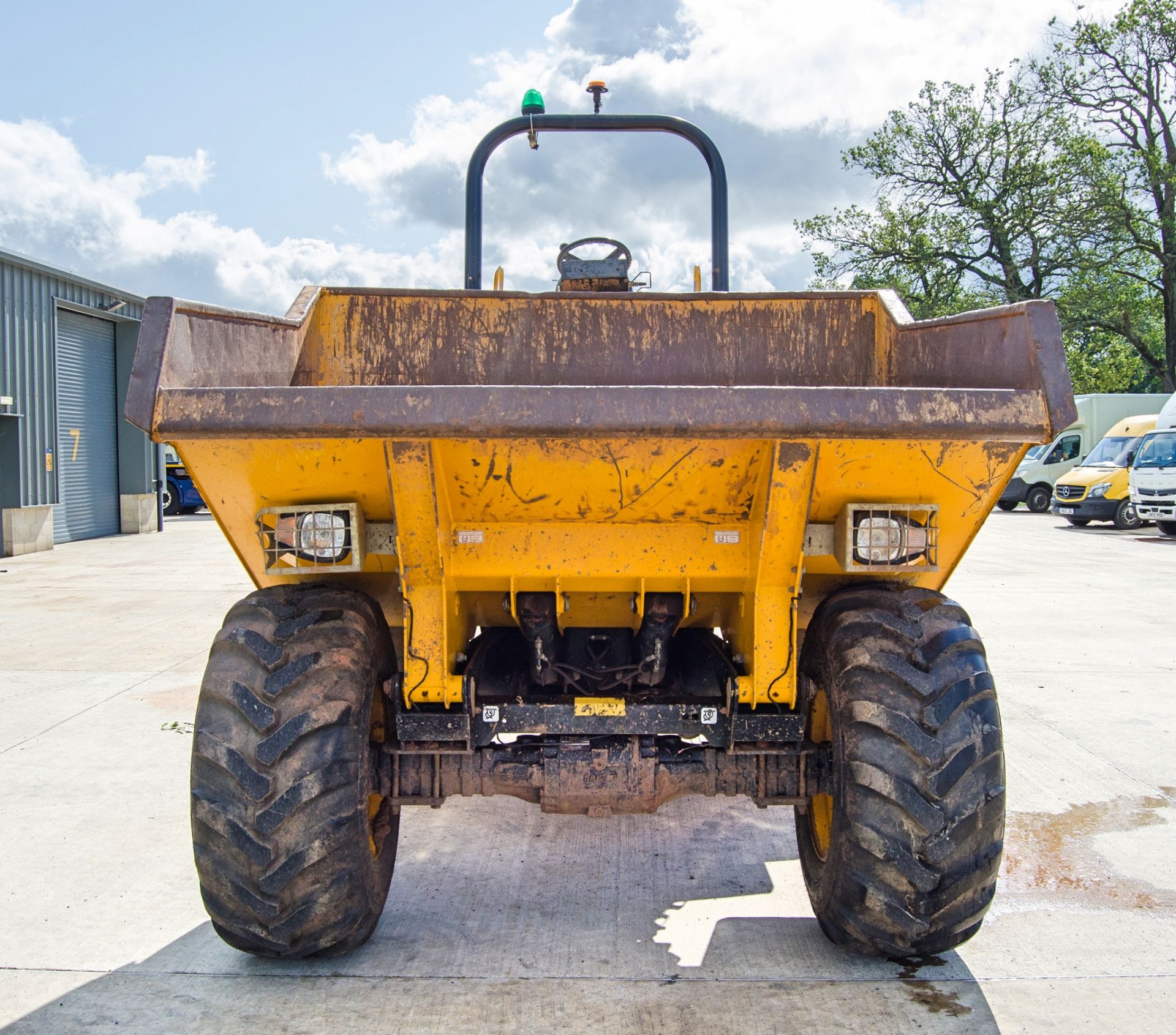 JCB 9 tonne straight skip dumper Year: 2016 S/N: EGGRM1012 Recorded Hours: 2208 A738313 - Image 5 of 22