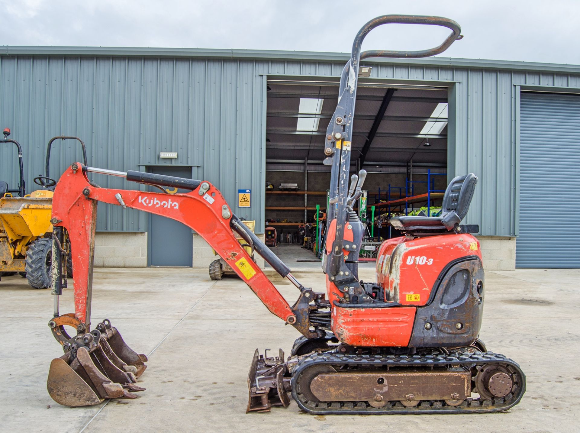 Kubota U10-3 1 tonne rubber tracked micro excavator Year: 2014 S/N: 23167 Recorded Hours: 3410 - Image 7 of 26