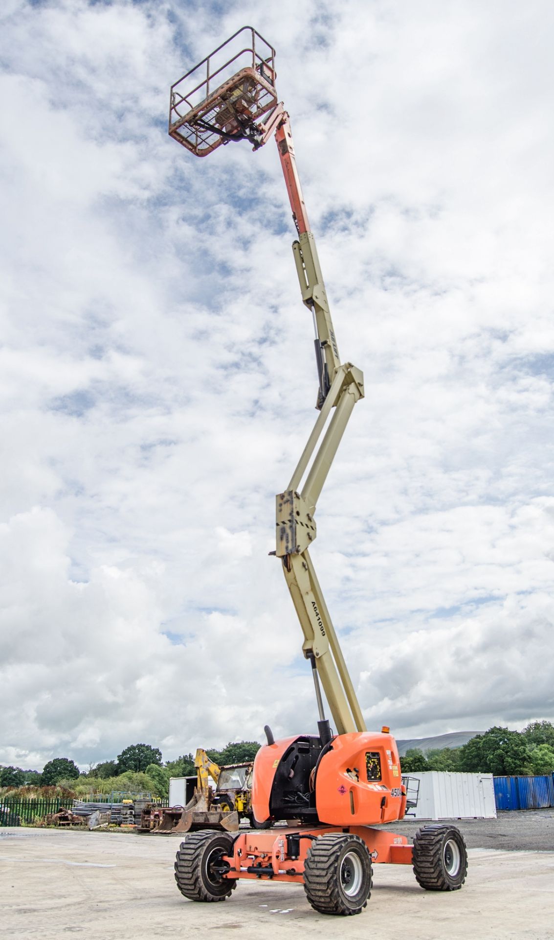 JLG 450AJ Series II diesel driven 4WD articulated boom lift access platform Year: 2014 S/N: - Image 9 of 19