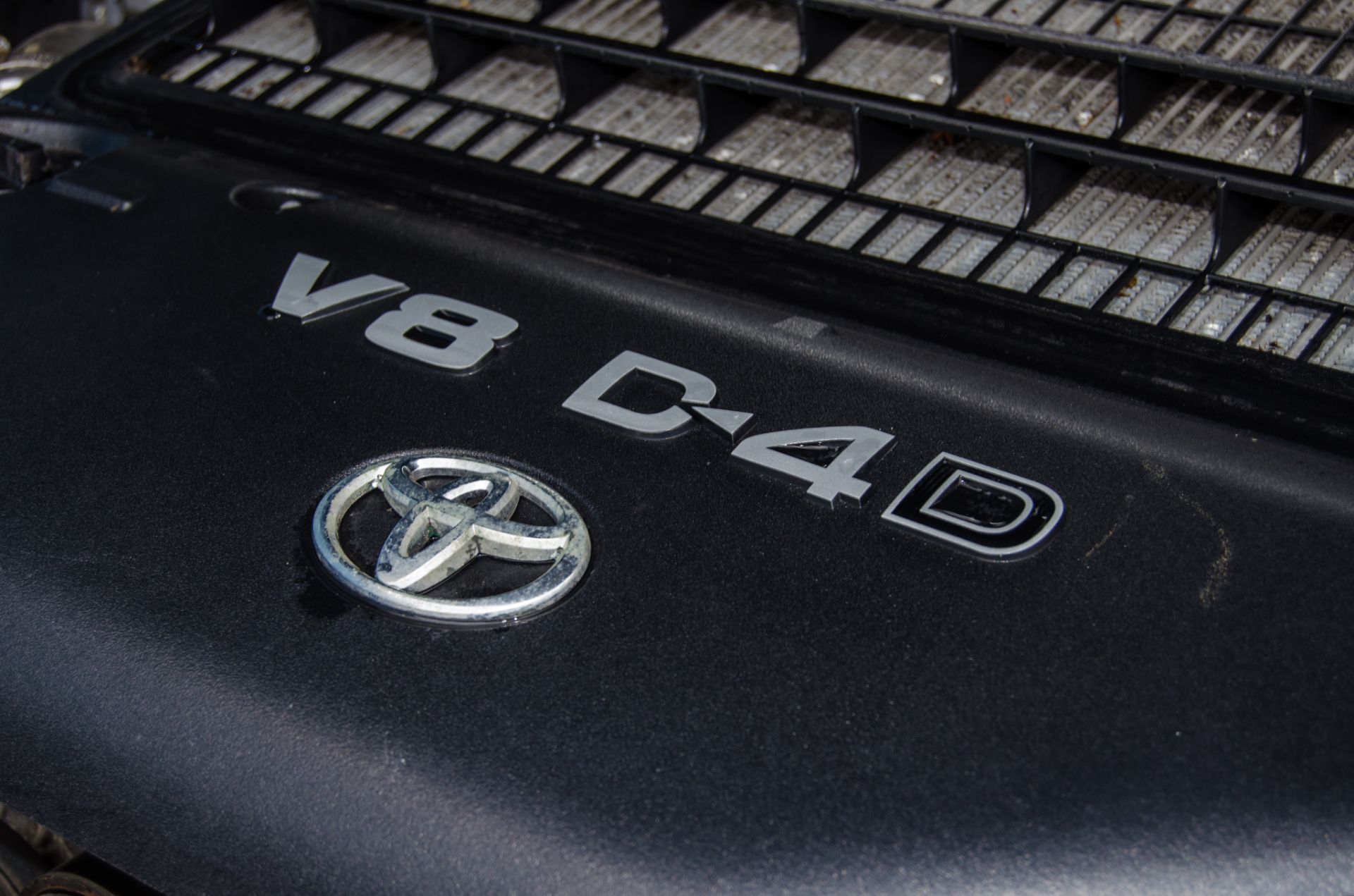 Toyota Landcruiser V8 D-4D 4.5 litre turbo diesel 4WD 5 door estate car Registration Number: VES 23S - Image 43 of 45