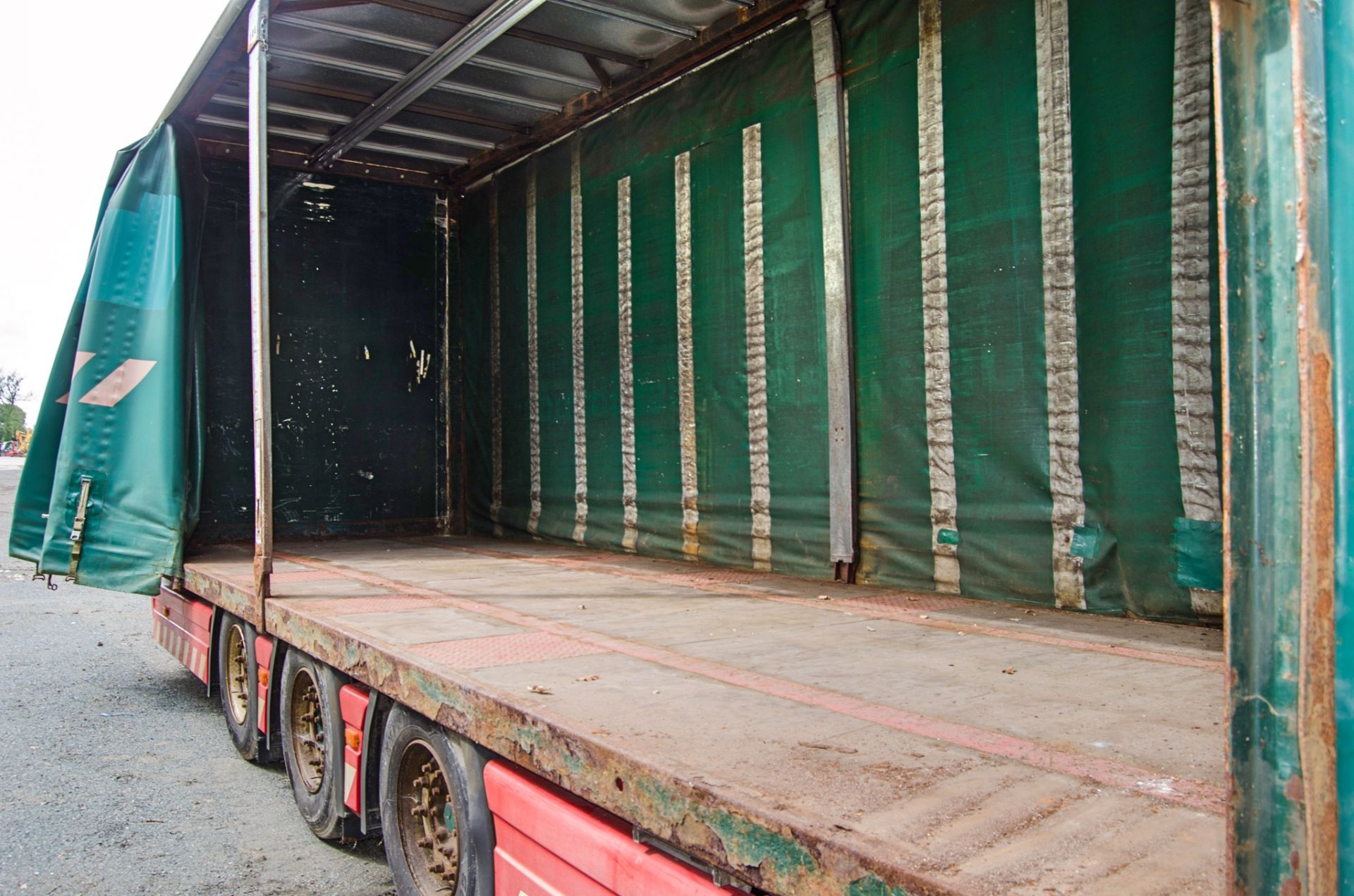 SDC Trailers 8 metre tri-axle curtain sided trailer Year: 2010 Ident: H05700011618 MOT: Expired - Image 12 of 13