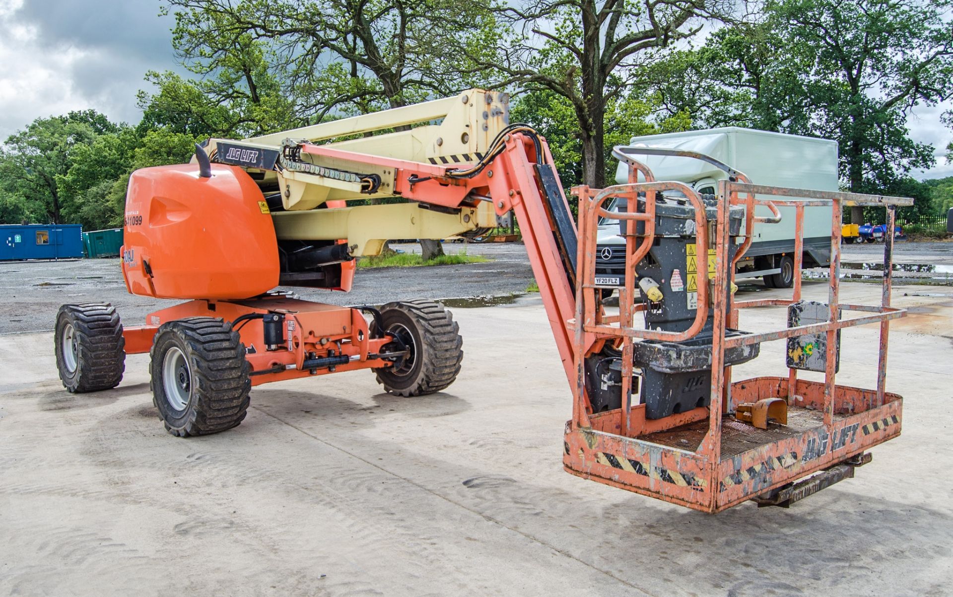 JLG 450AJ Series II diesel driven 4WD articulated boom lift access platform Year: 2014 S/N: - Image 2 of 19