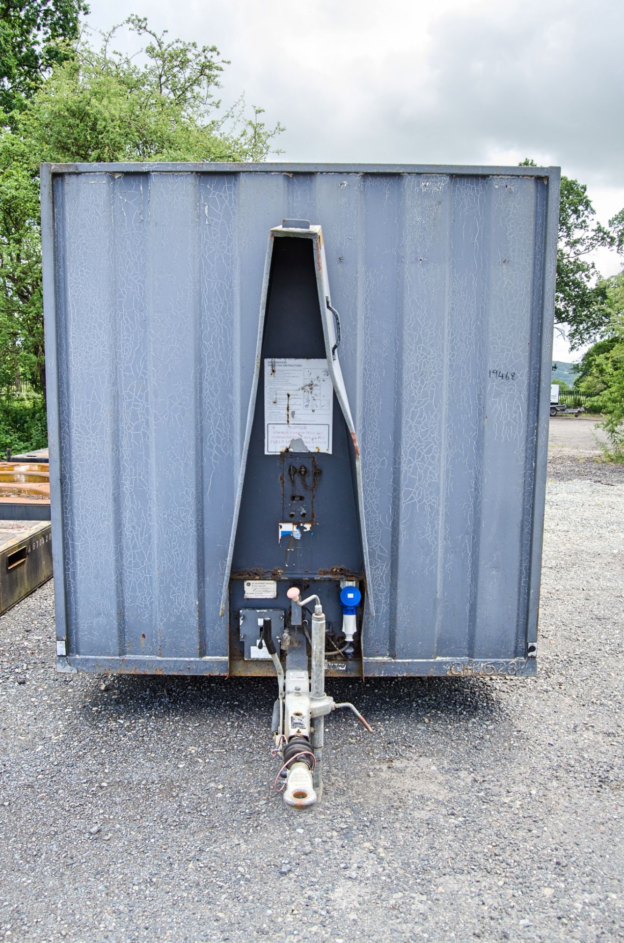 12ft x 8ft steel anti-vandal mobile welfare unit Comprising of: canteen area, toilet & generator - Image 5 of 11