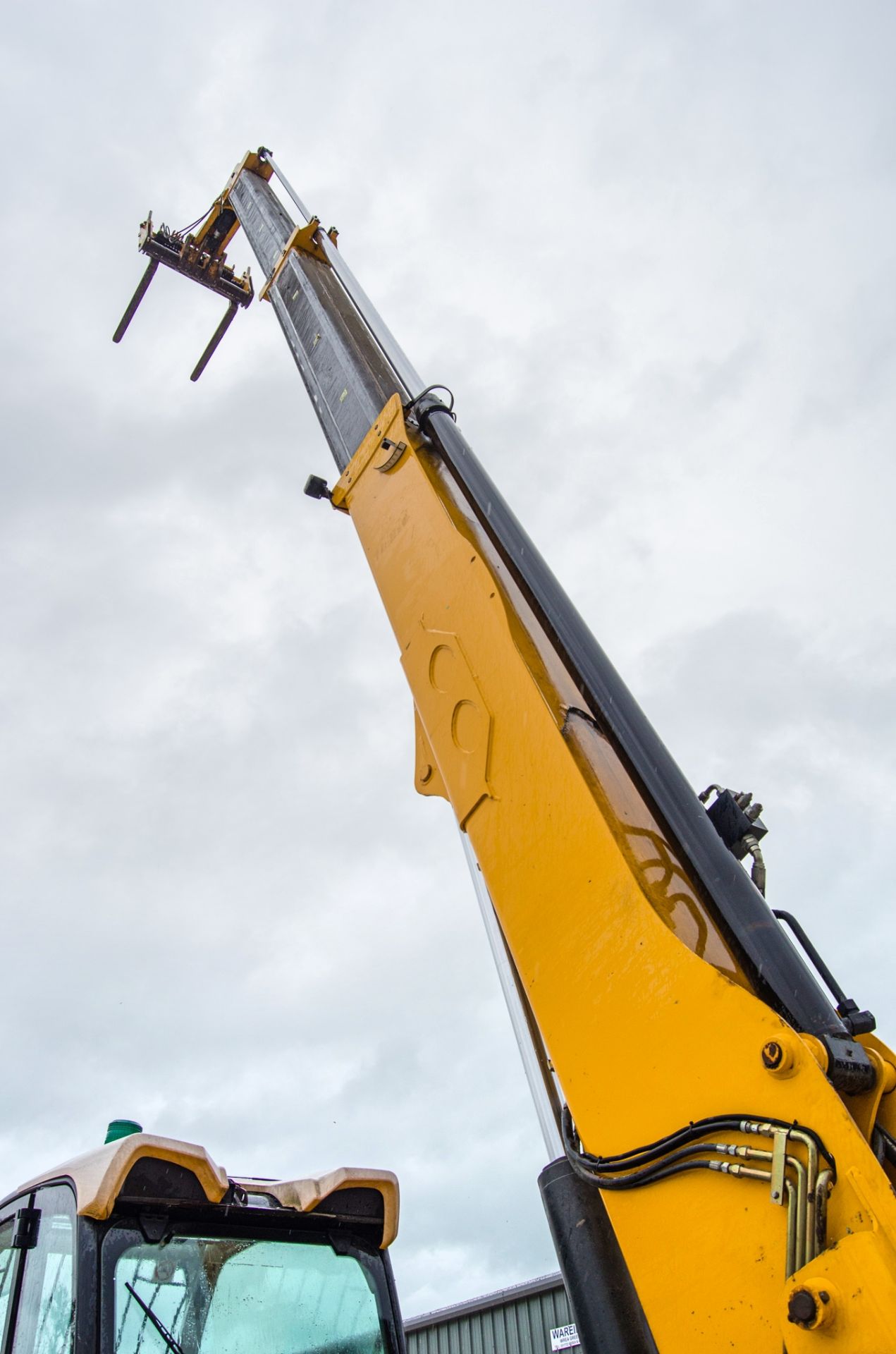 JCB 540-170 17 metre telescopic handler Year: 2014 S/N: 2342842 Recorded Hours: 5380 c/w sway - Image 10 of 26