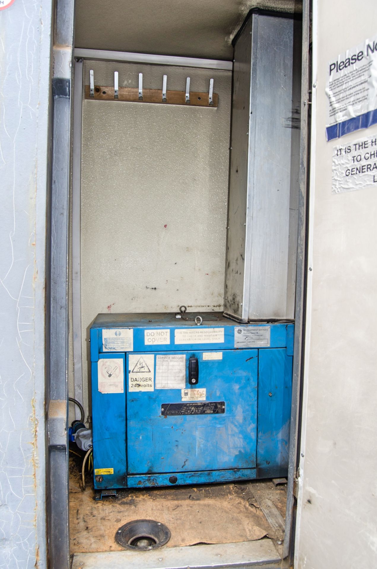 12ft x 8ft steel anti-vandal mobile welfare unit Comprising of: canteen area, toilet & generator - Image 10 of 11