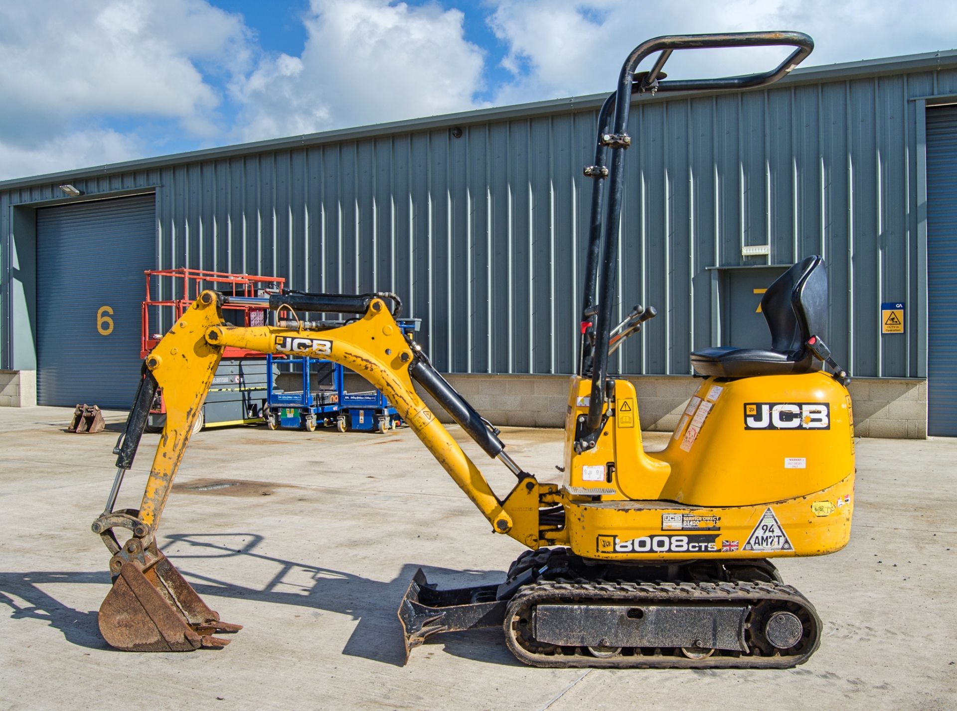 JCB 8008 CTS 0.8 tonne rubber tracked micro excavator Year: 2015 S/N: 2410891 Recorded Hours: 1421 - Image 8 of 27