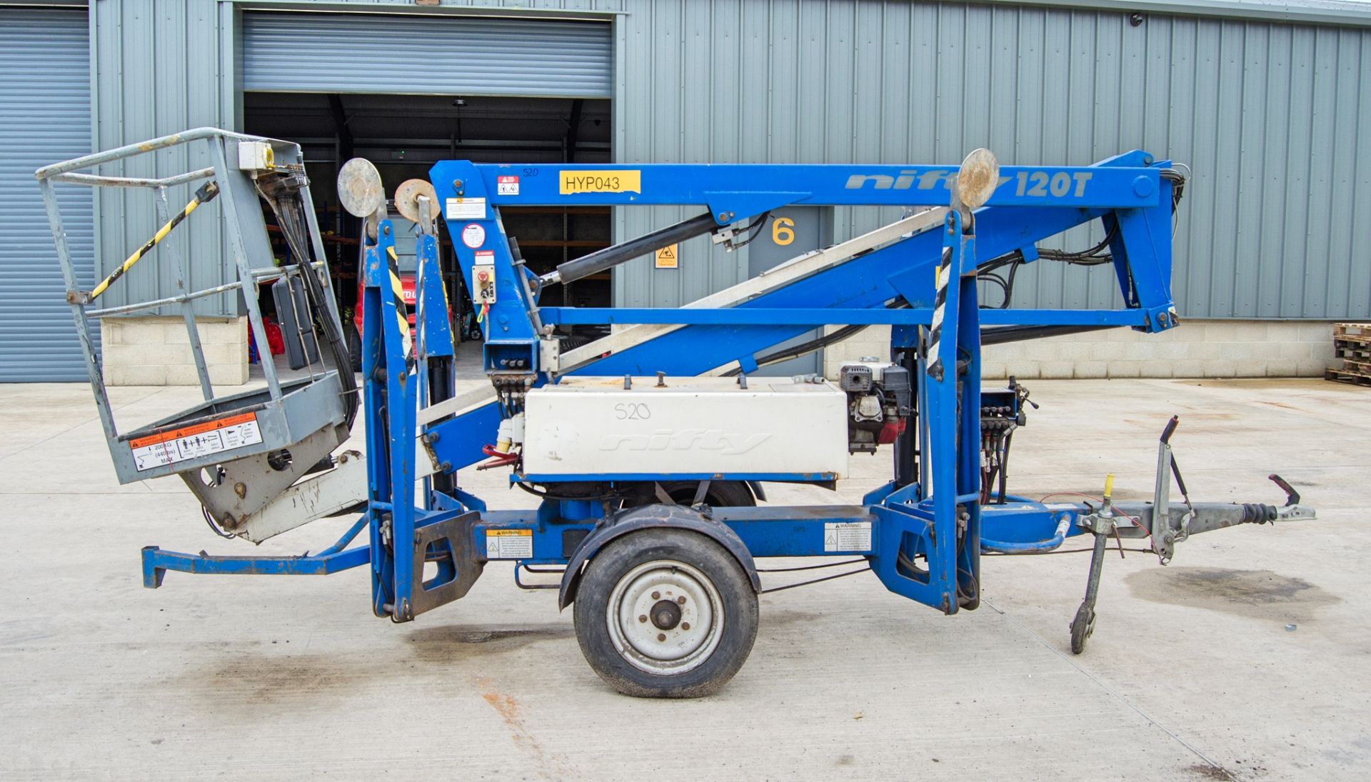 Nifty 120T battery electric/petrol fast tow articulated boom lift access platform Year: 2006 S/N: - Image 5 of 13