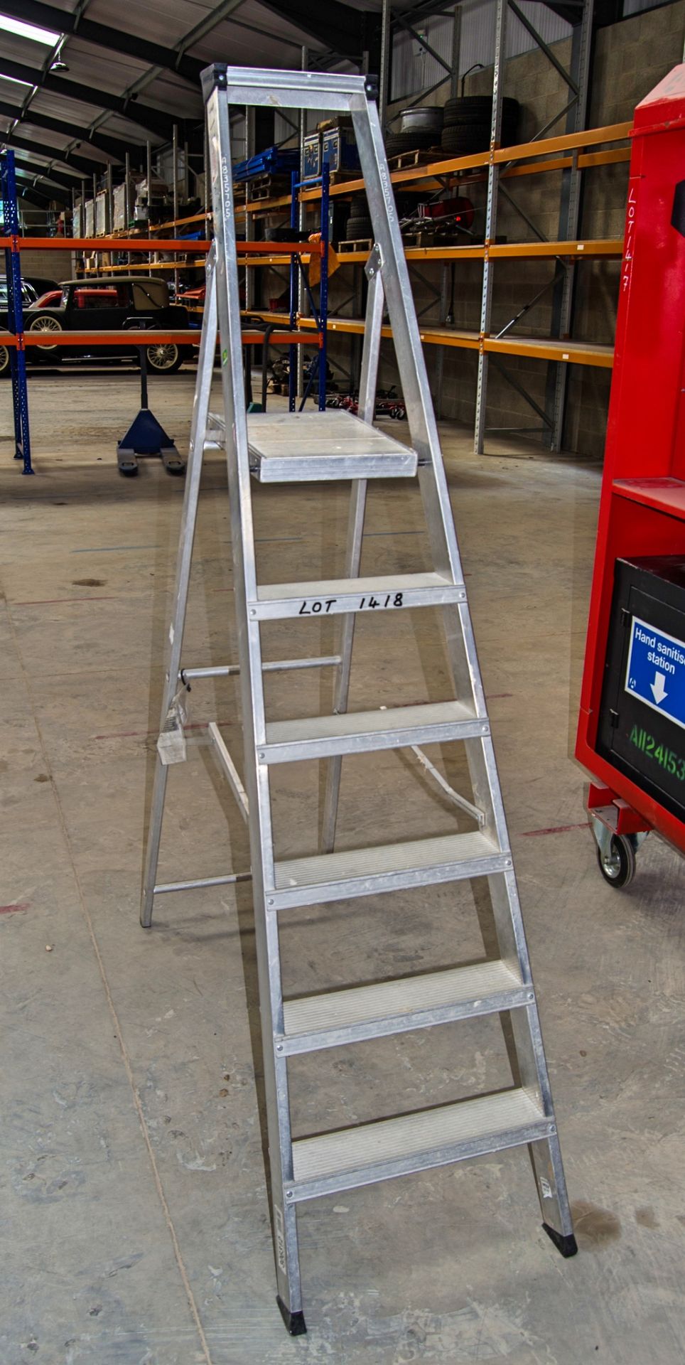 6 tread aluminium step ladder A835705