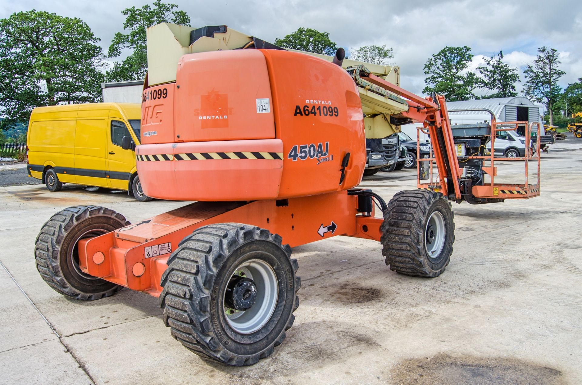 JLG 450AJ Series II diesel driven 4WD articulated boom lift access platform Year: 2014 S/N: - Image 3 of 19