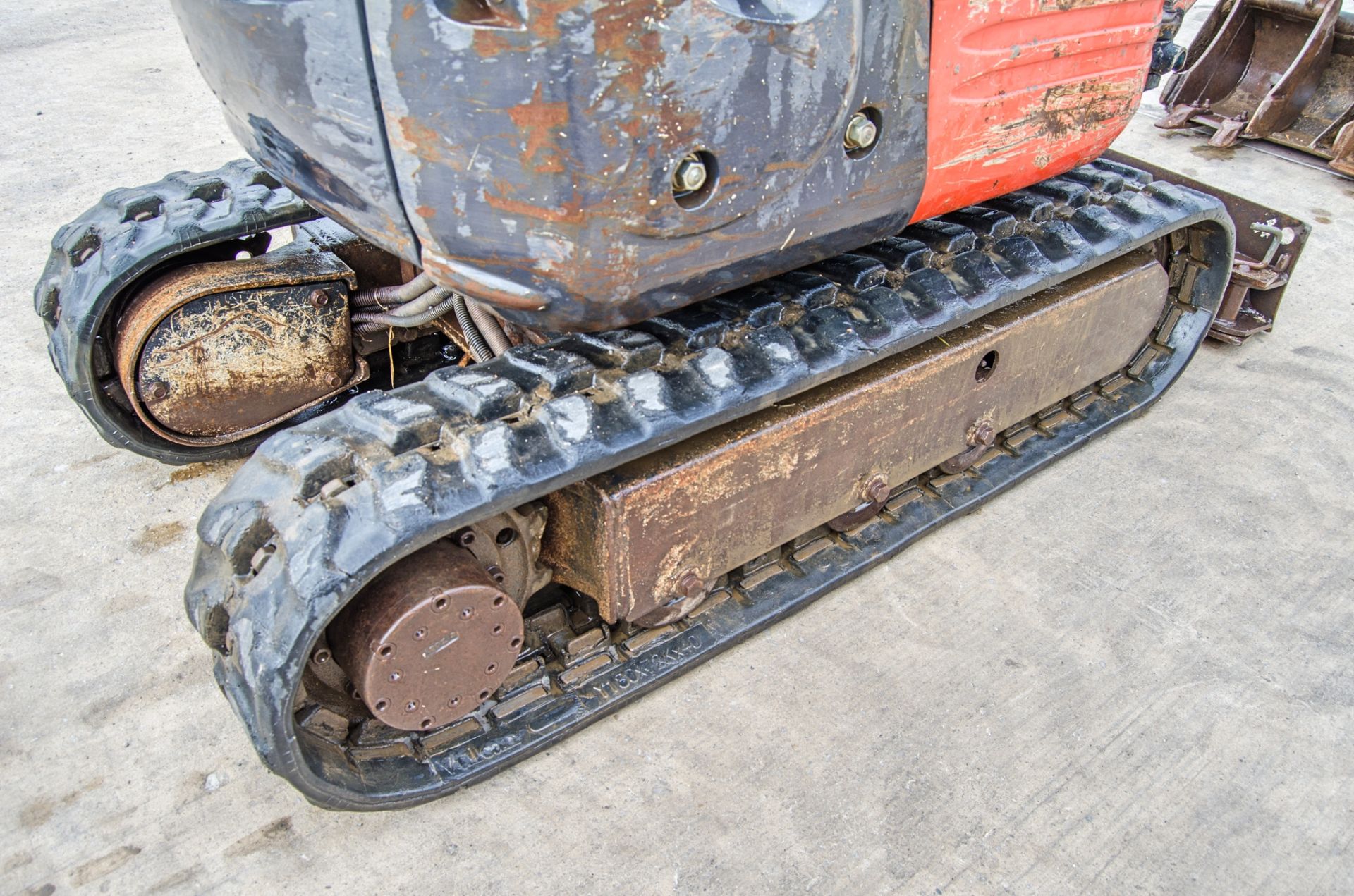 Kubota U10-3 1 tonne rubber tracked micro excavator Year: 2014 S/N: 23167 Recorded Hours: 3410 - Image 9 of 26