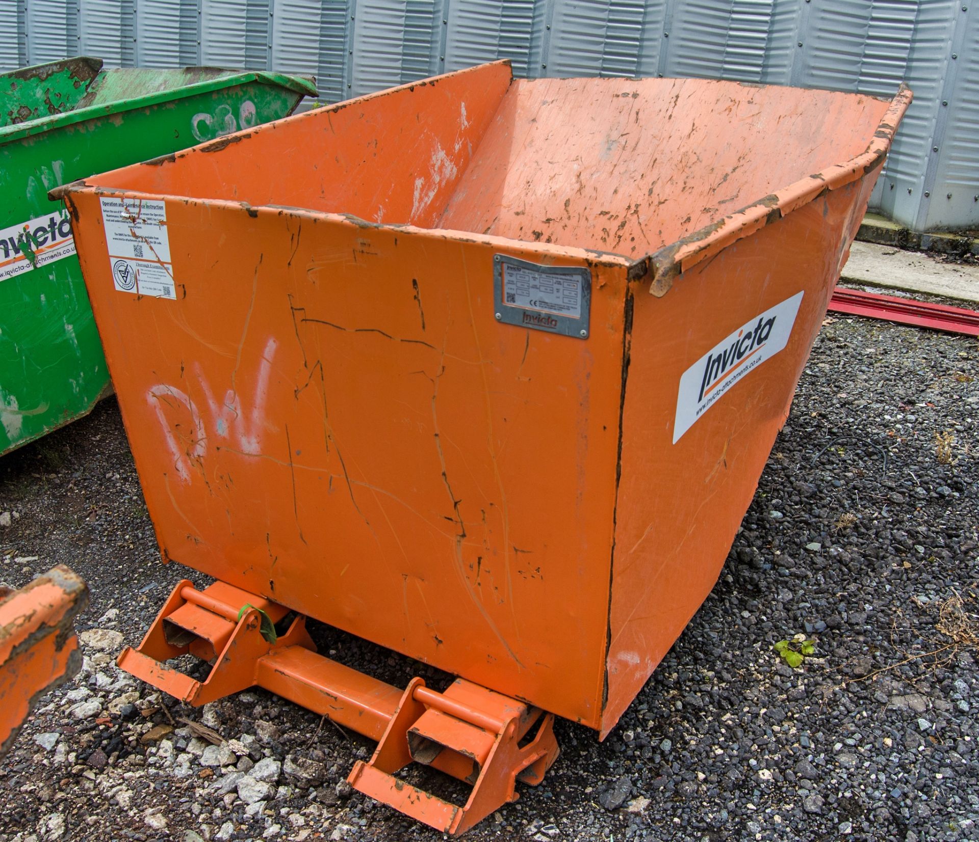 Invicta steel tipping skip - Image 2 of 2
