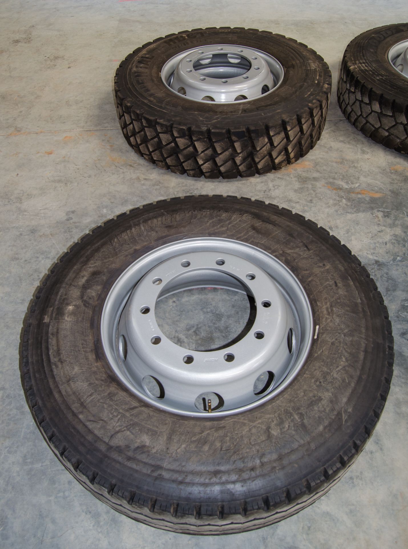 2 - 22.5 inch lorry wheels & tyres to suit 8 wheel tipper lorry c/w 295/80R 22.5 tyres