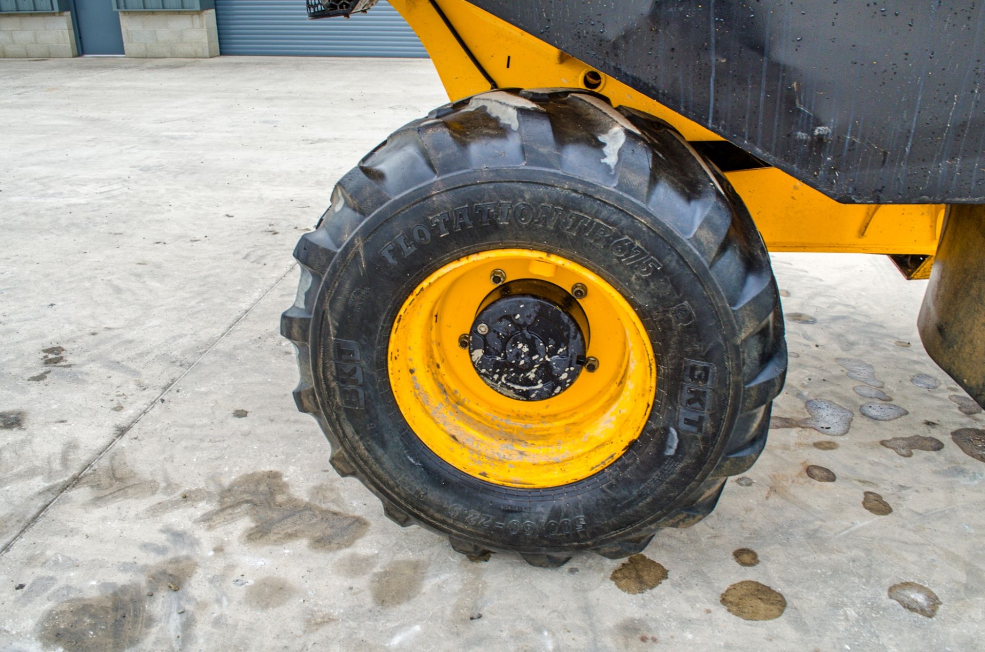 JCB 9FT 9 tonne straight skip dumper  Year: 2018 S/N: 2780155 Recorded Hours: 2269 c/w camera system - Image 10 of 24