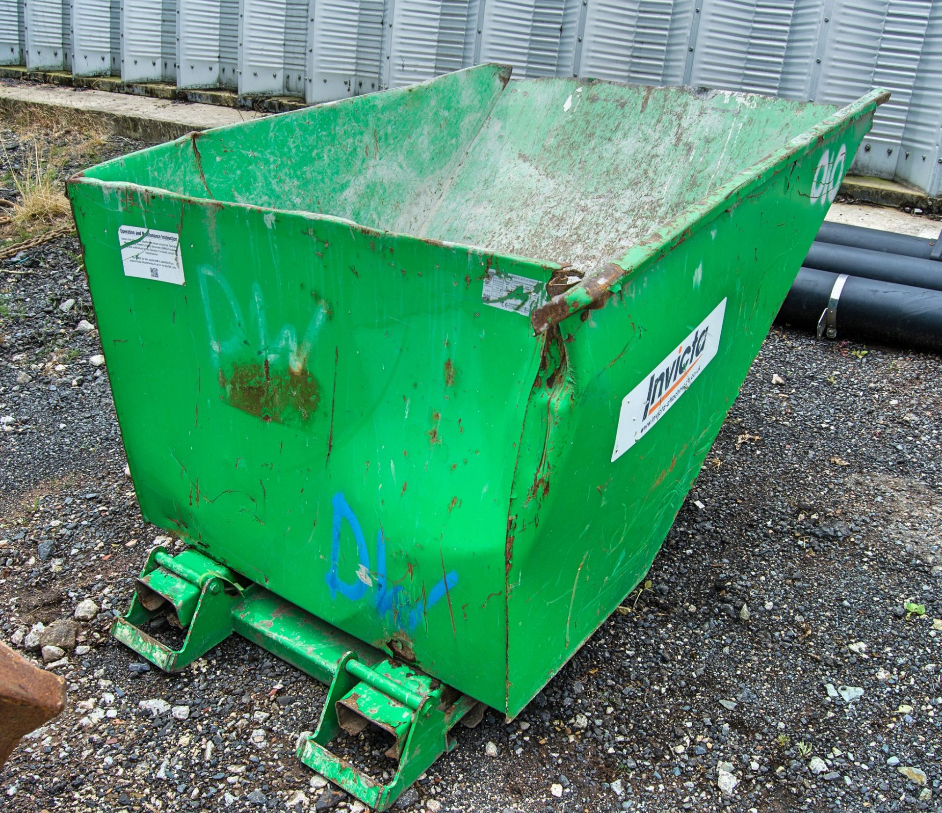 Invicta steel tipping skip - Image 2 of 2