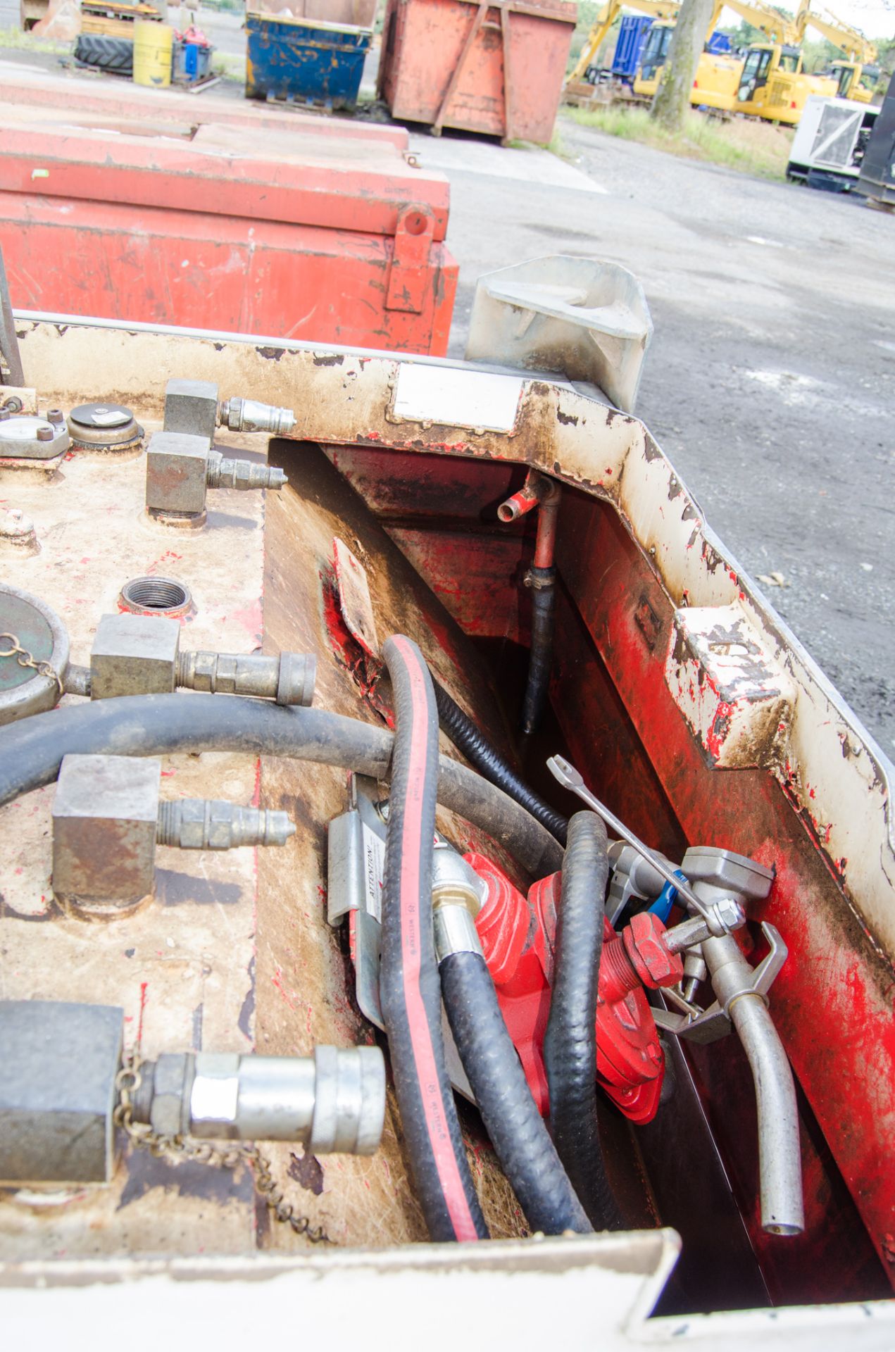 Western 2950 litre static bunded fuel bowser c/w manual pump, delivery hose and nozzle - Image 3 of 3
